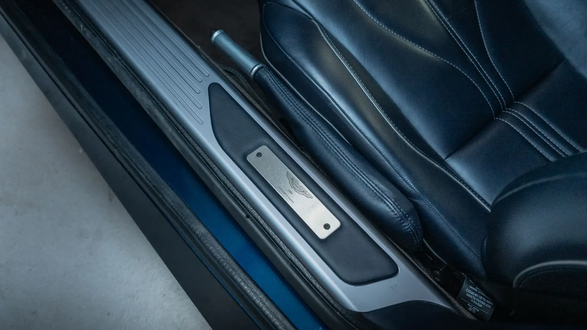 Aston Martin DB9 — photo 9