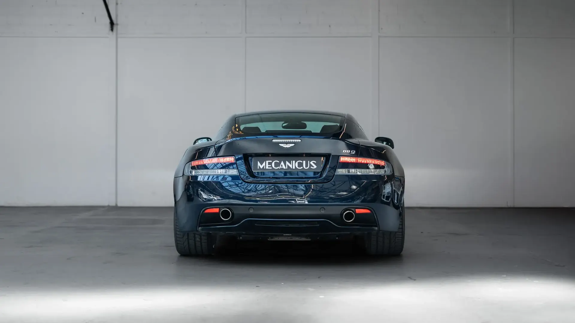 Aston Martin DB9 — photo 5