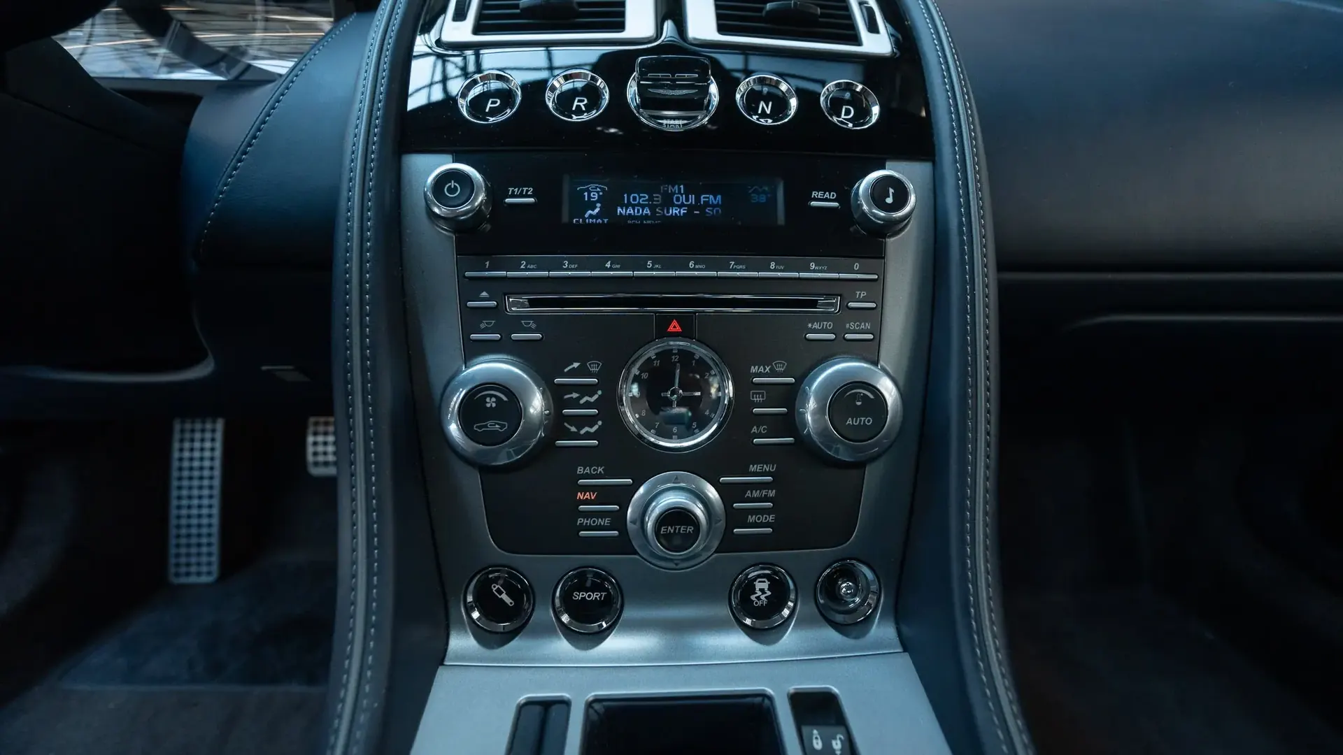 Aston Martin DB9 — photo 24