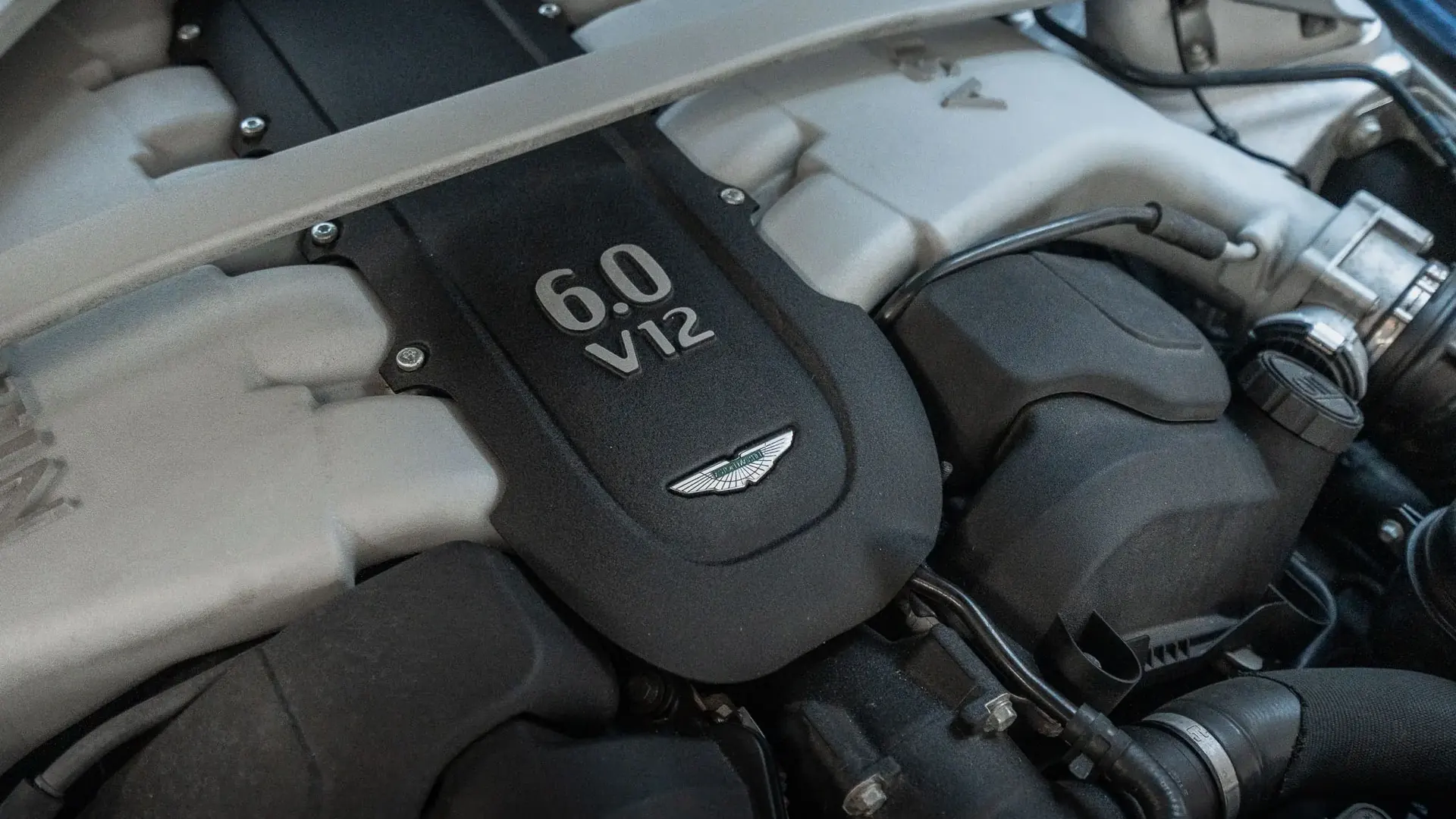Aston Martin DB9 — photo 49