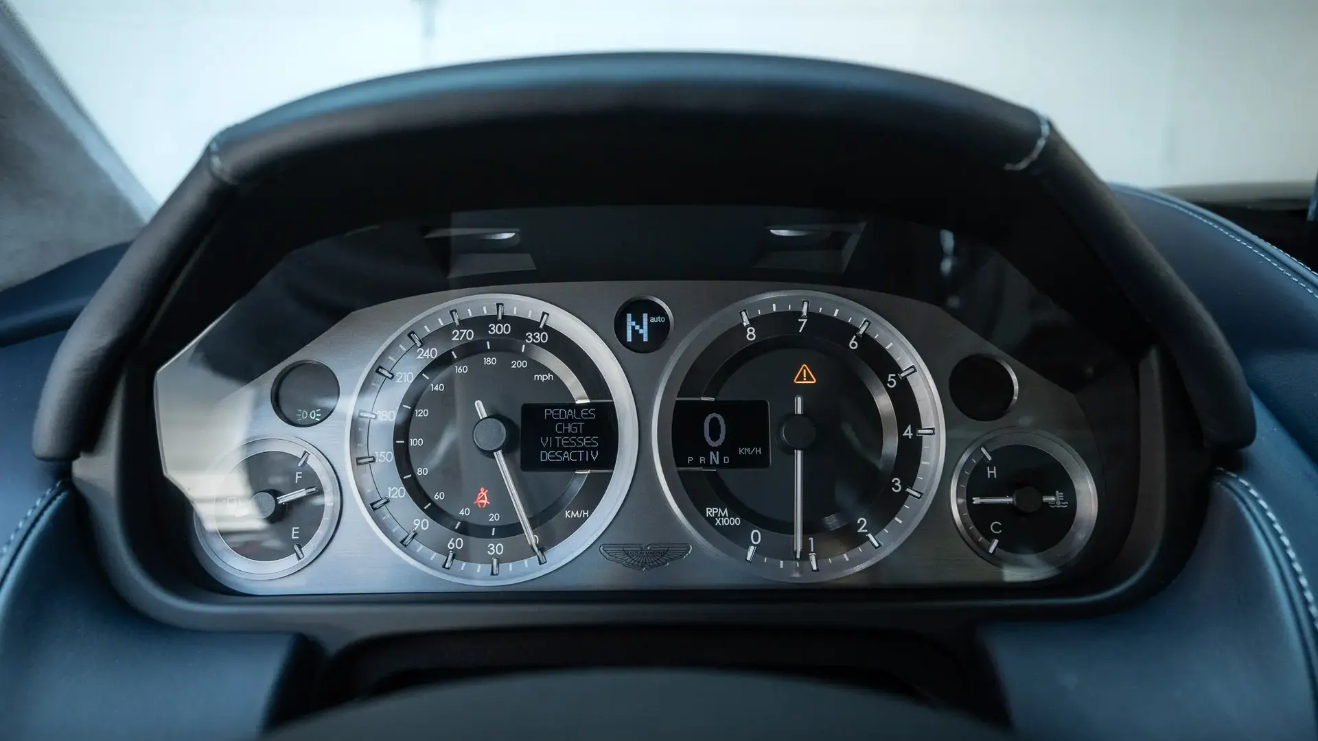 Aston Martin DB9 — photo 18