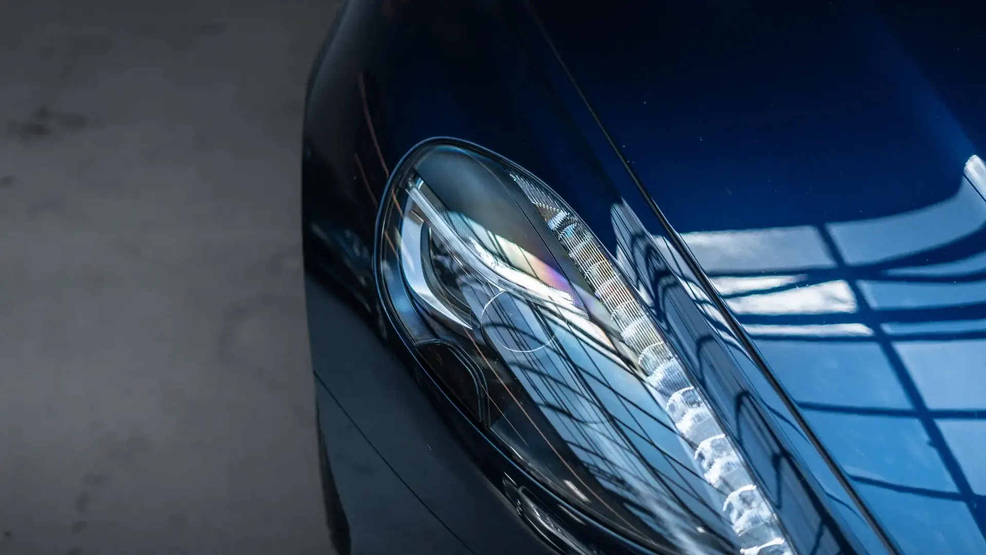 Aston Martin DB9 — photo 30