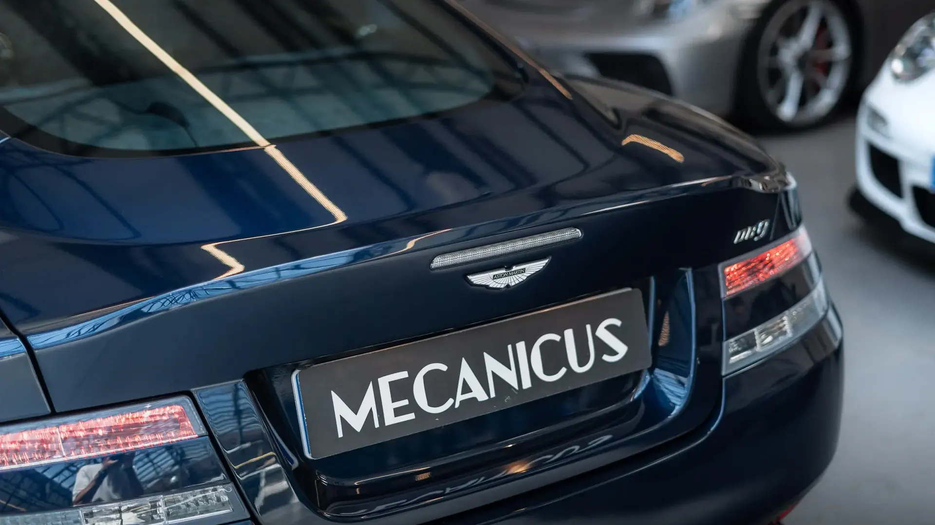 Aston Martin DB9 — photo 38