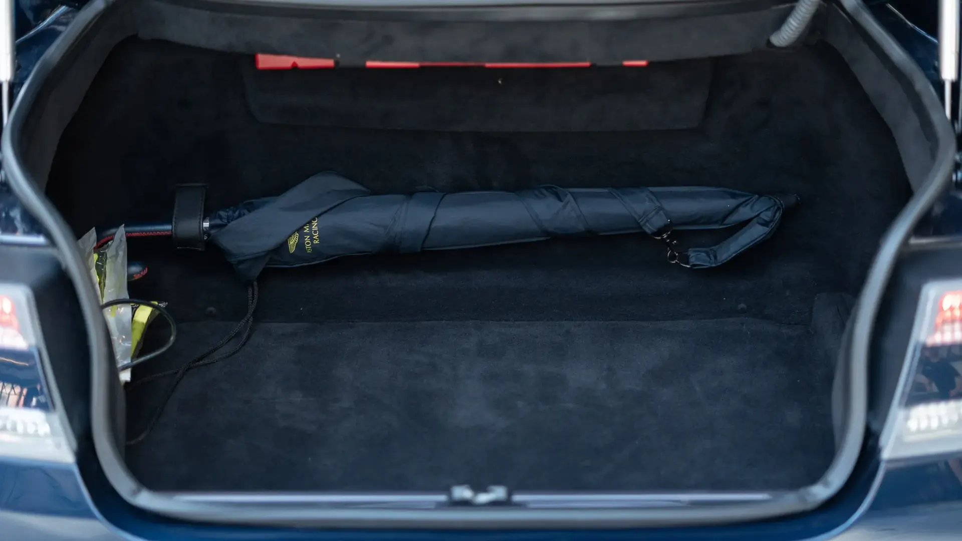 Aston Martin DB9 — photo 42