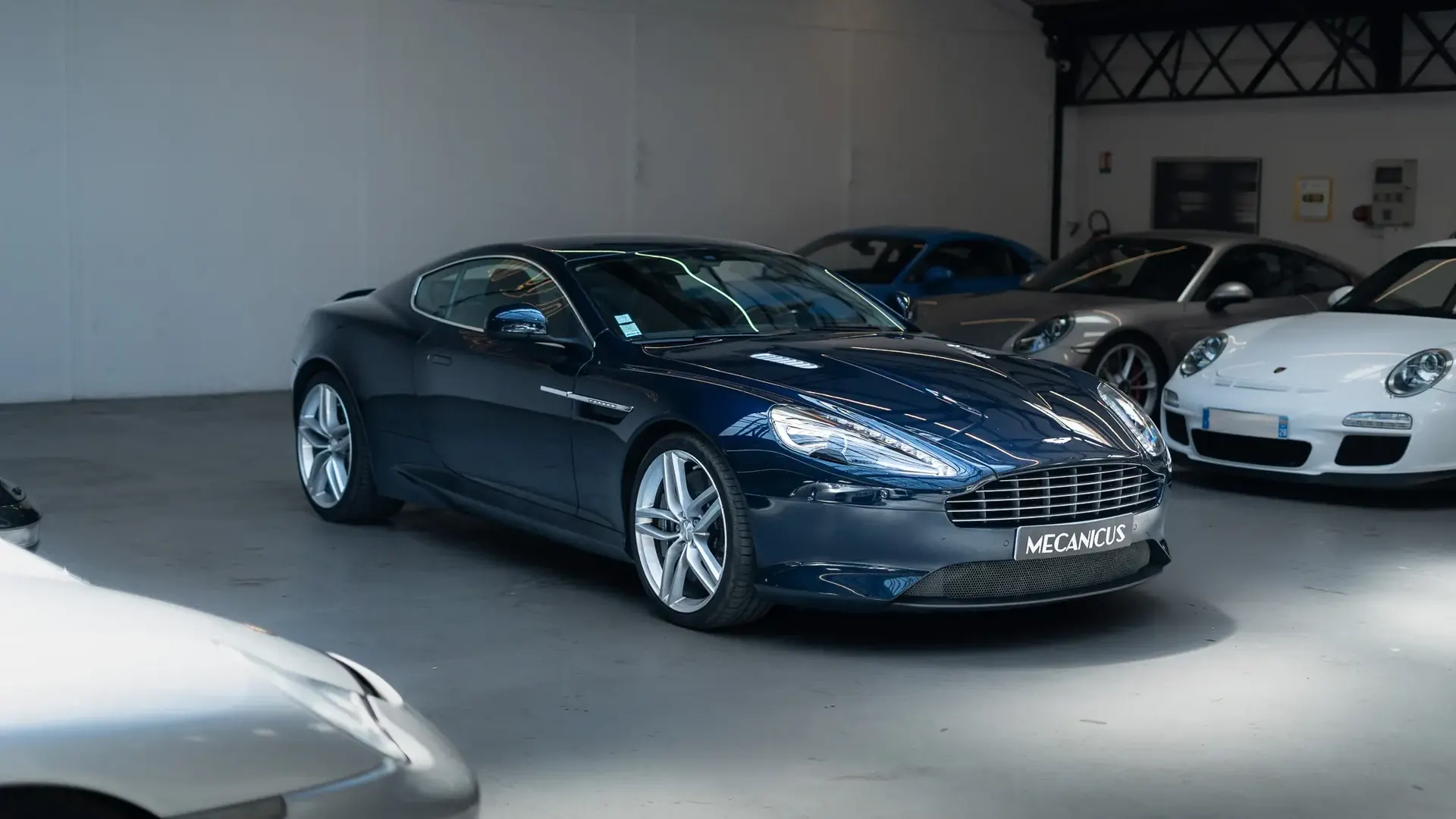 Aston Martin DB9 — photo 28