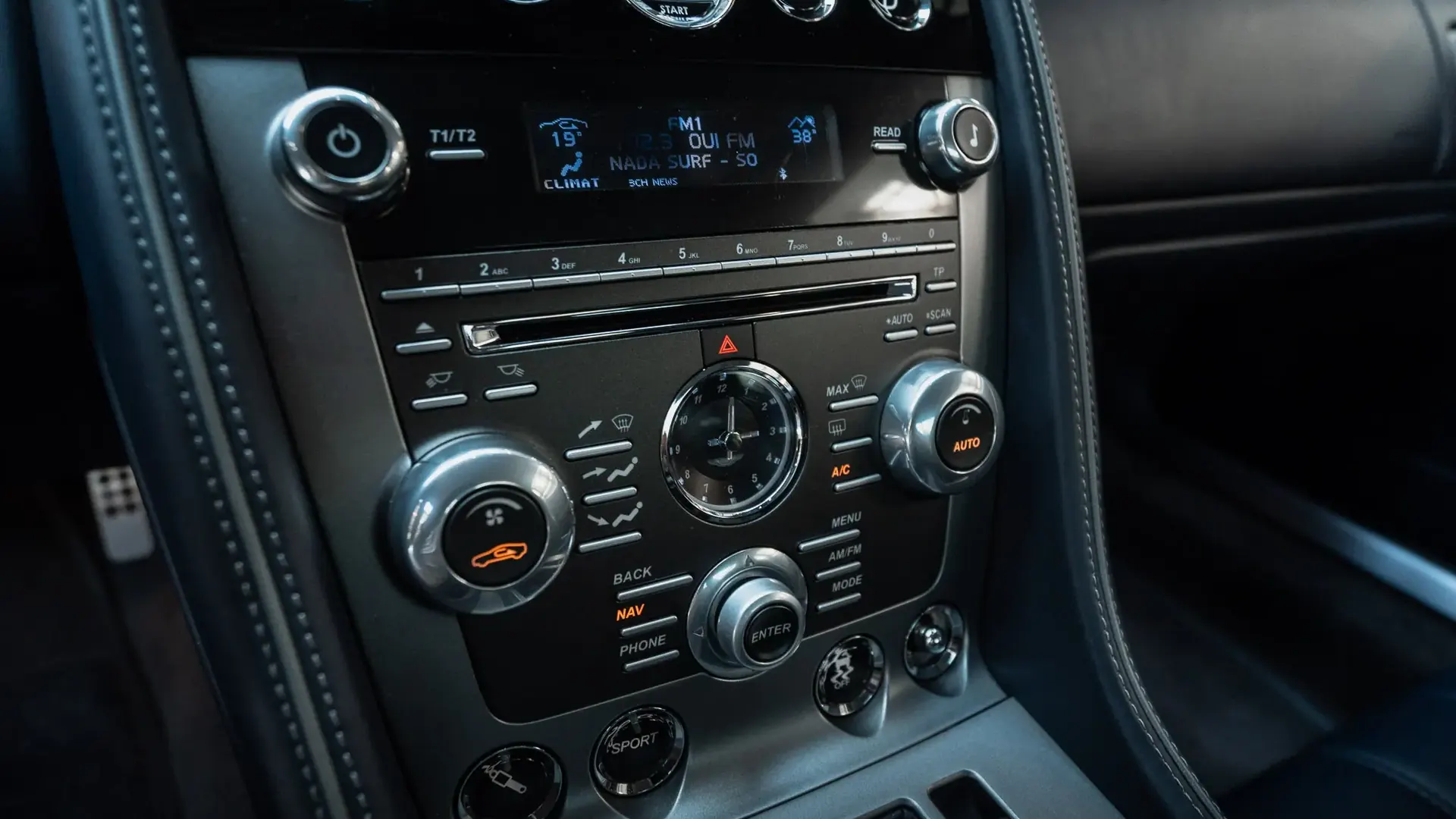 Aston Martin DB9 — photo 20