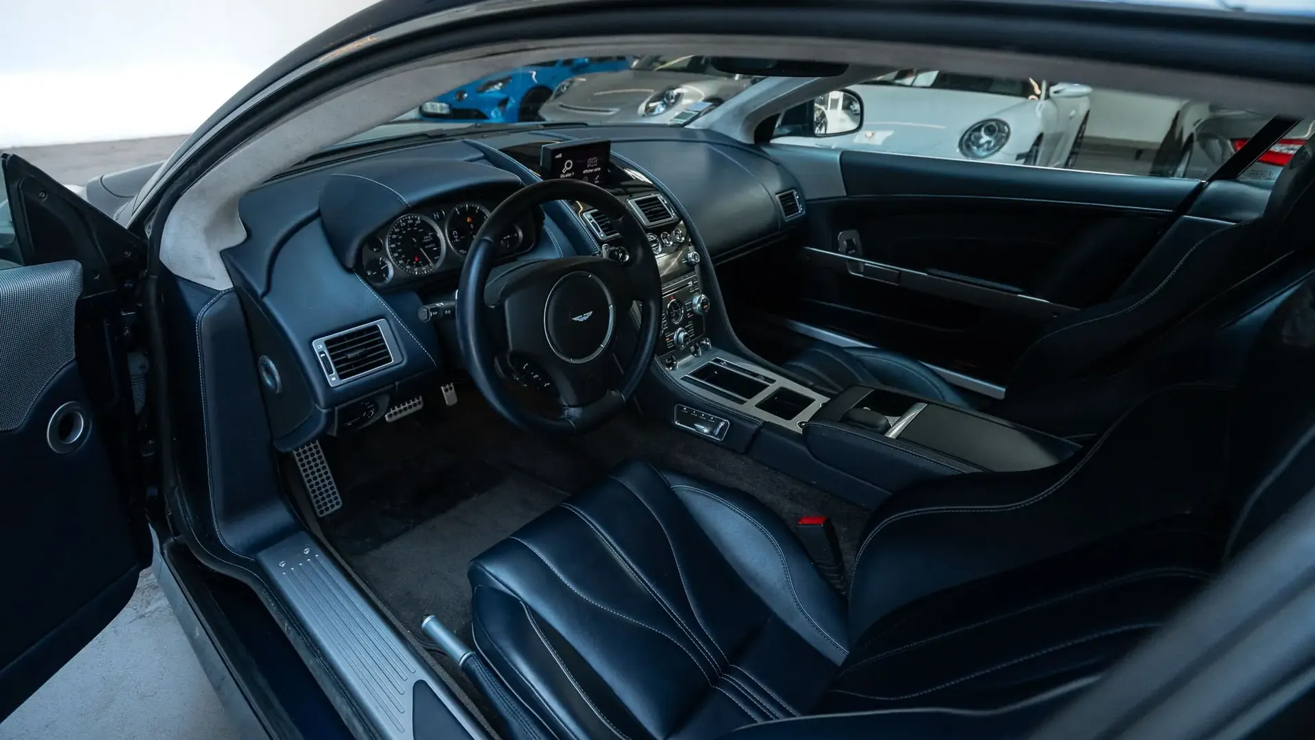 Aston Martin DB9 — photo 10