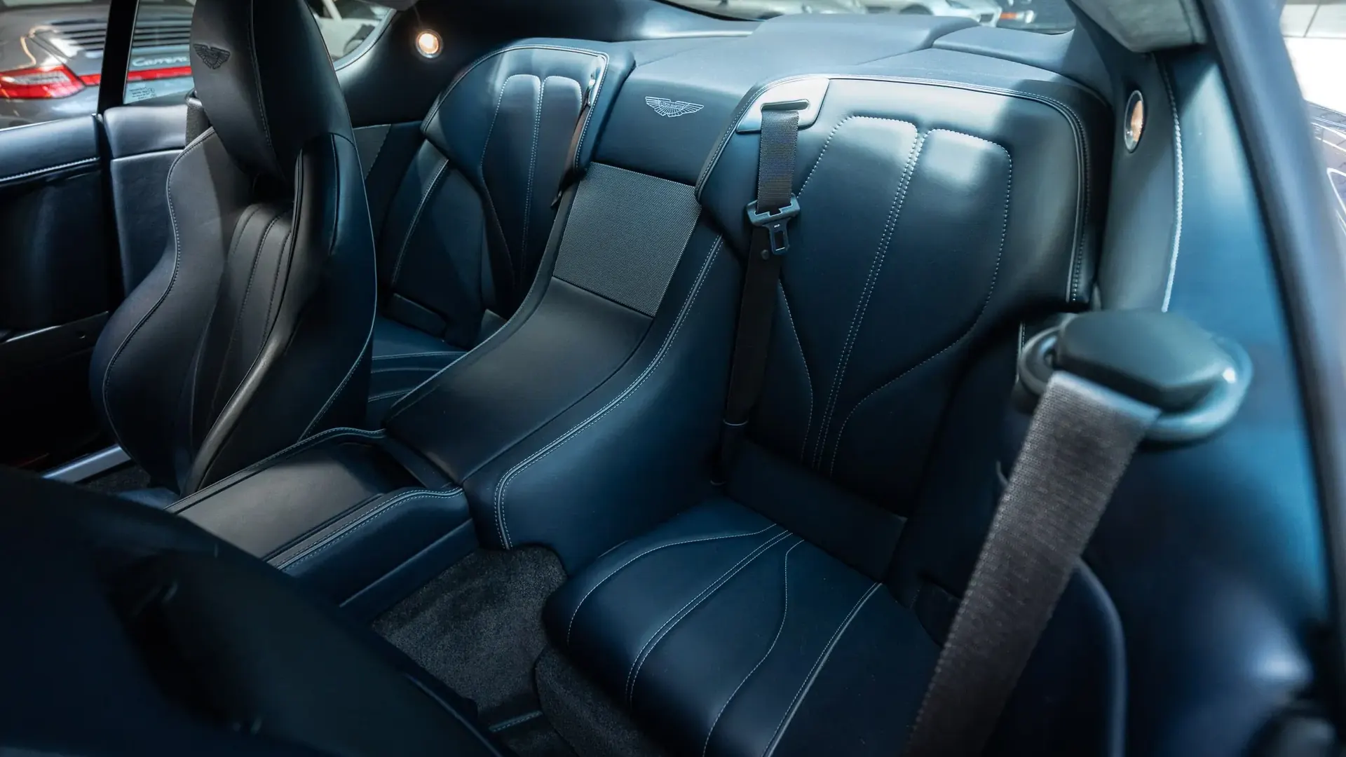 Aston Martin DB9 — photo 15