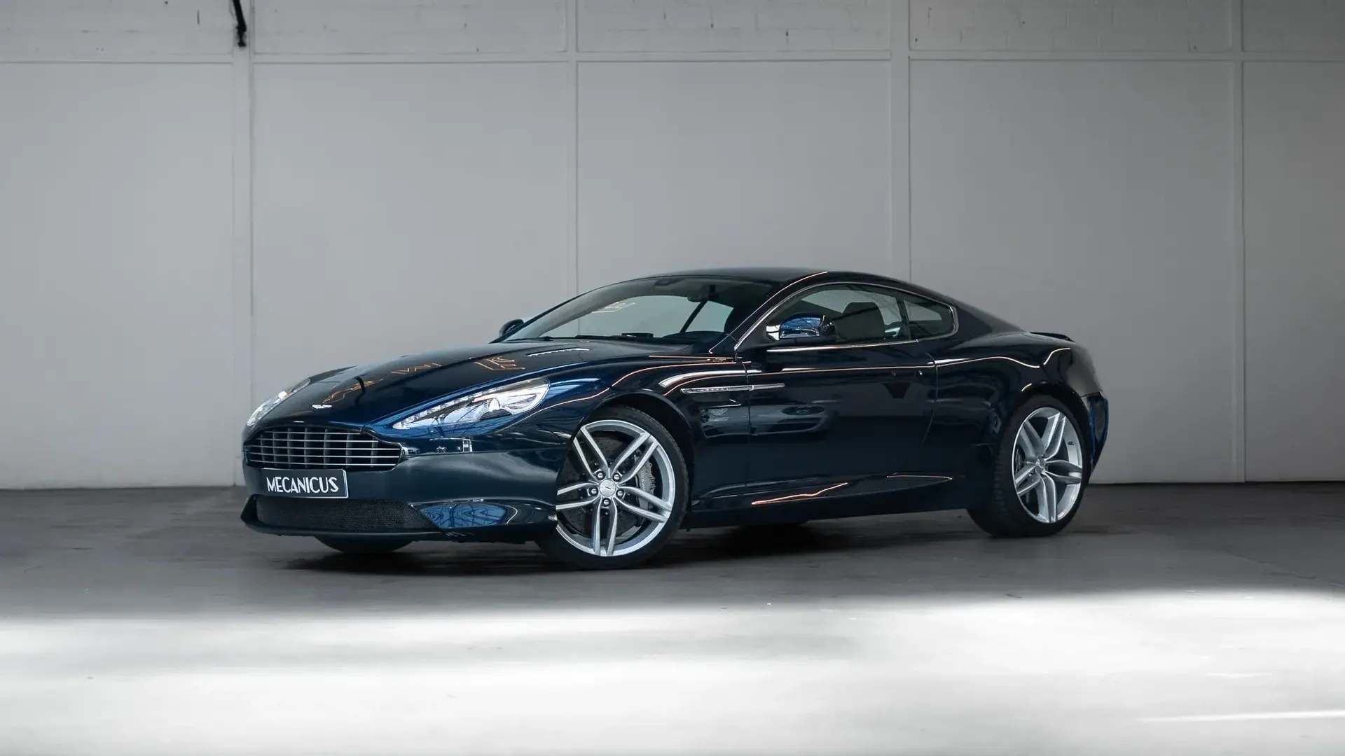 Aston Martin DB9 — photo 2