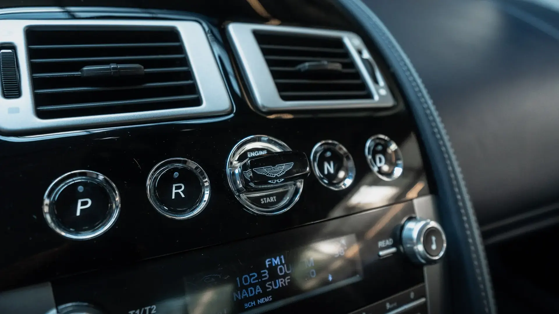 Aston Martin DB9 — photo 23