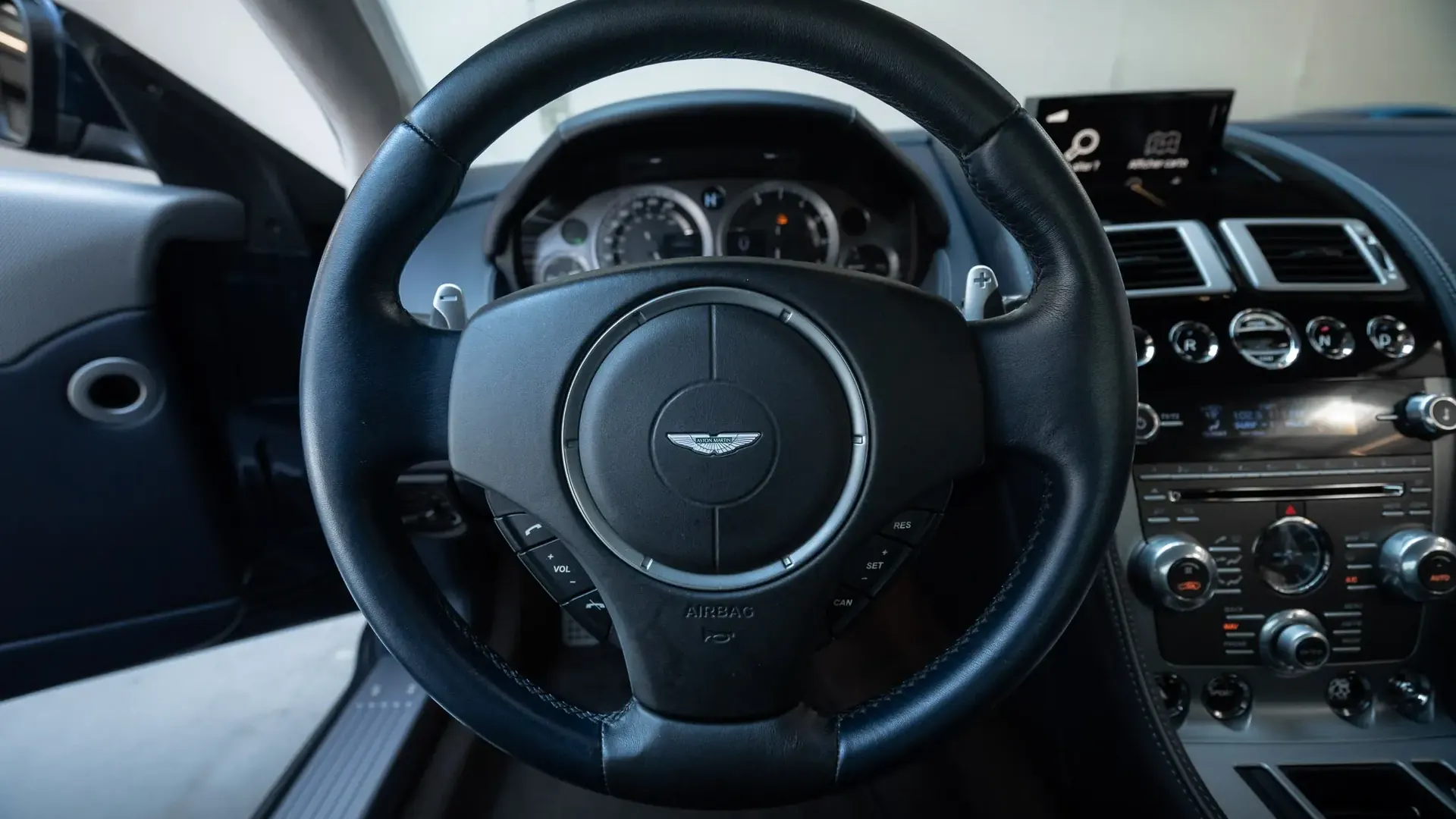 Aston Martin DB9 — photo 16