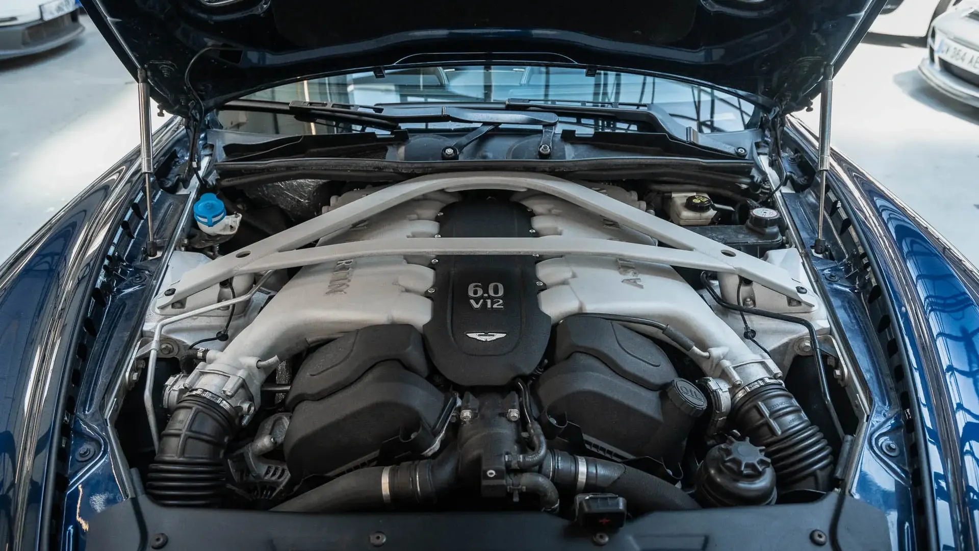 Aston Martin DB9 — photo 46