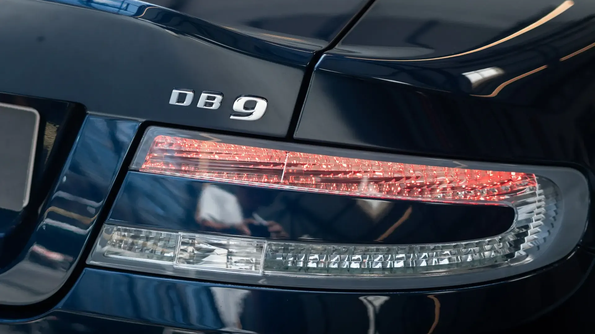 Aston Martin DB9 — photo 41