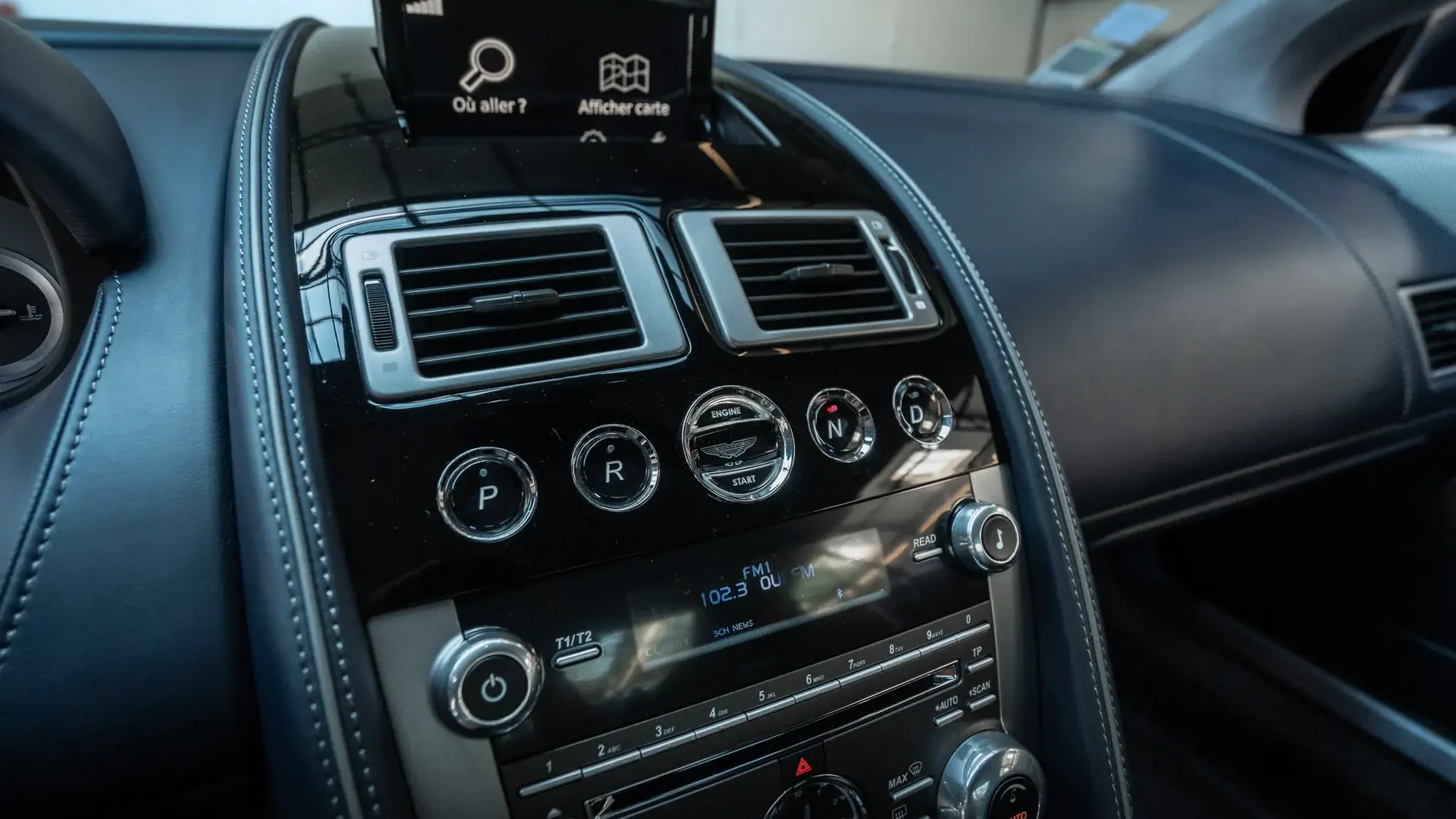 Aston Martin DB9 — photo 19