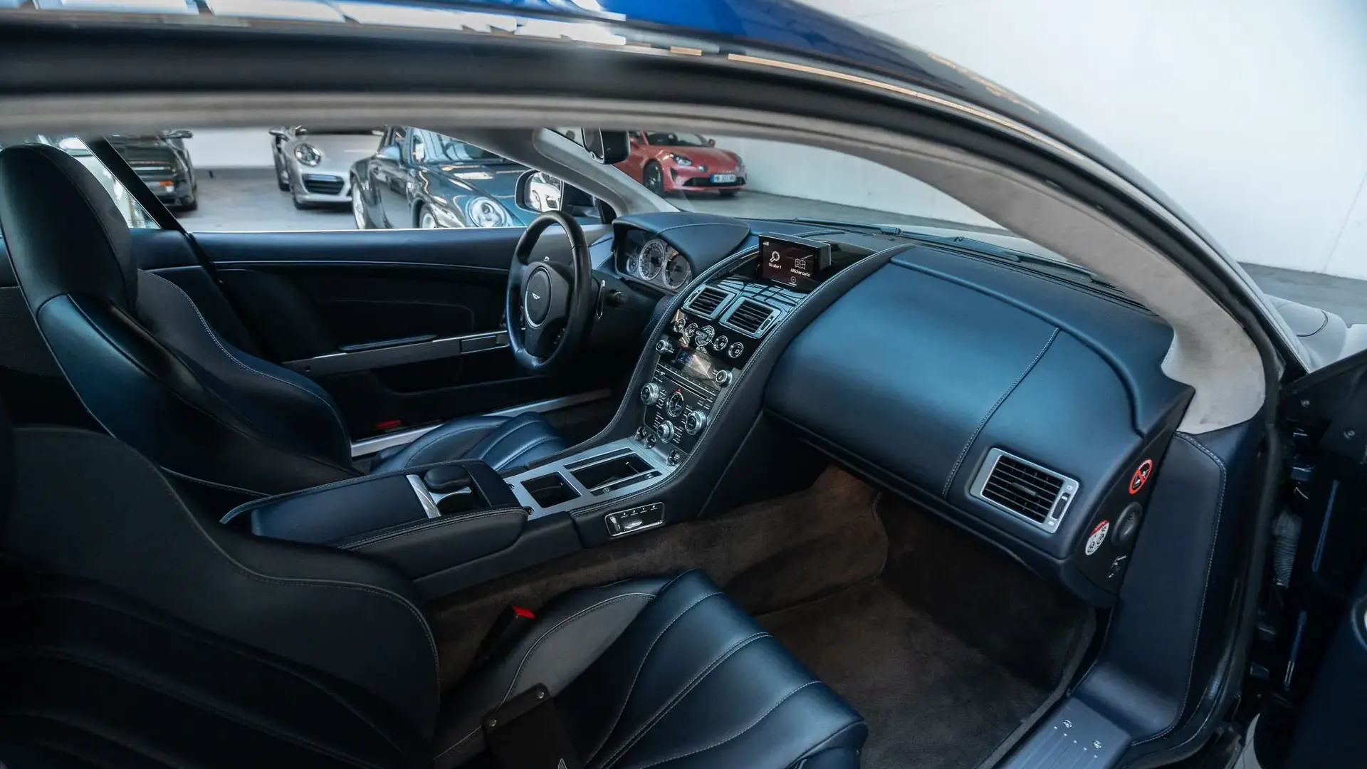 Aston Martin DB9 — photo 26