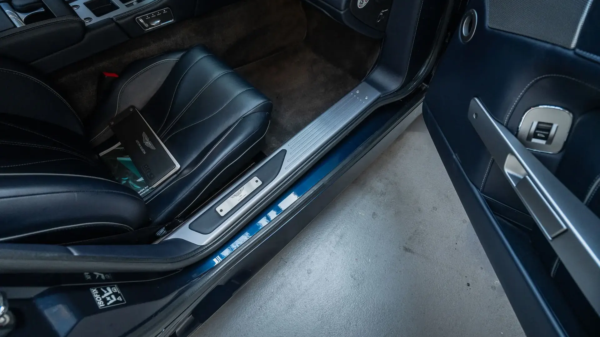Aston Martin DB9 — photo 25