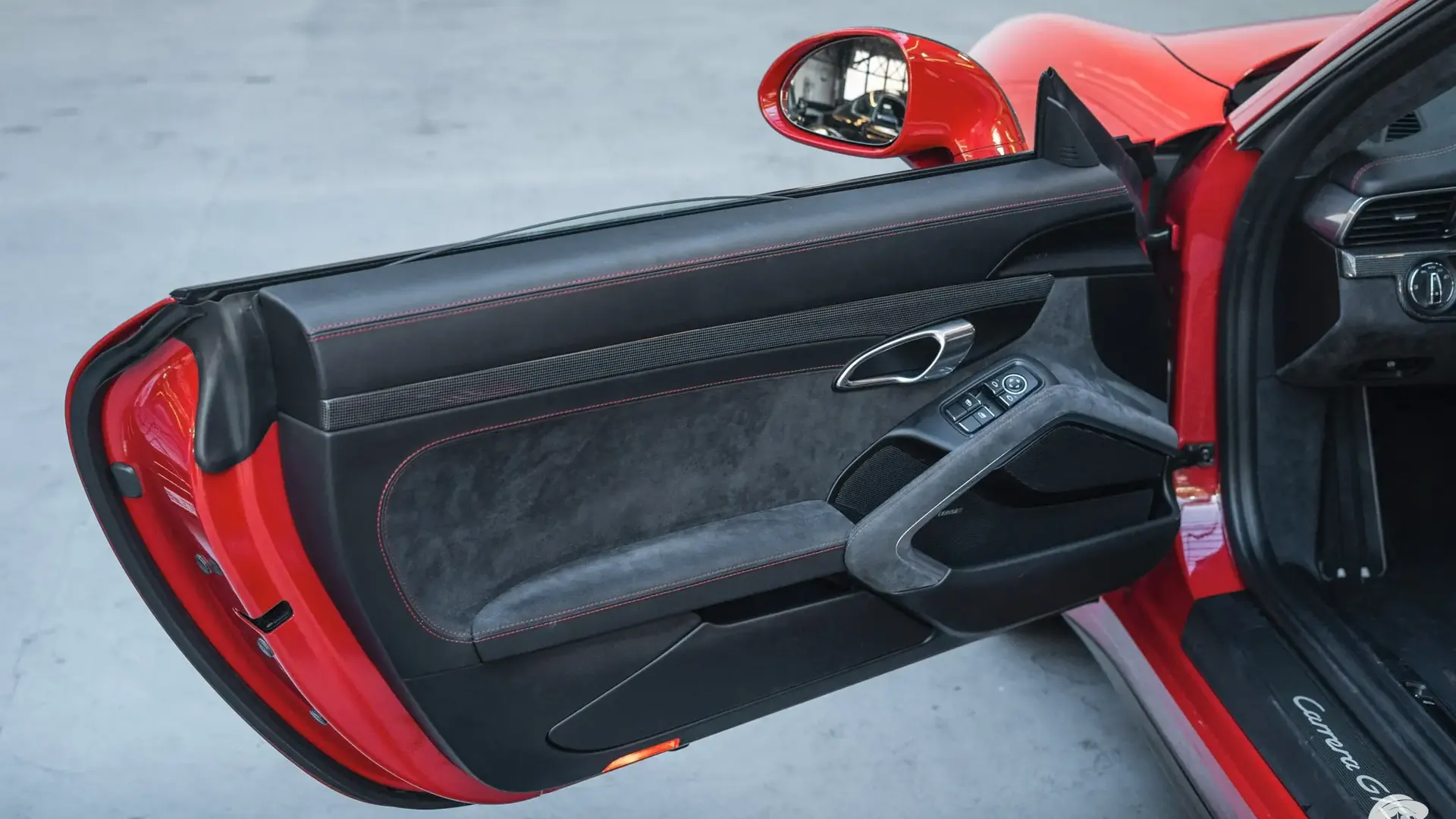 Porsche 911 — photo 24