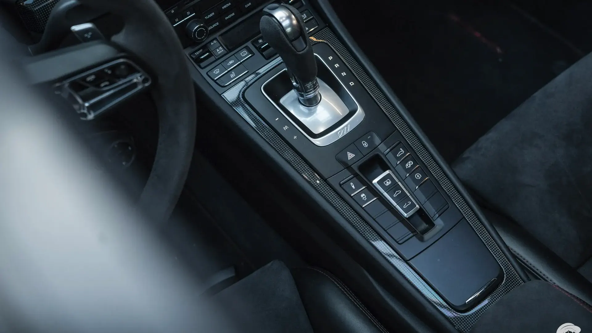 Porsche 911 — photo 25