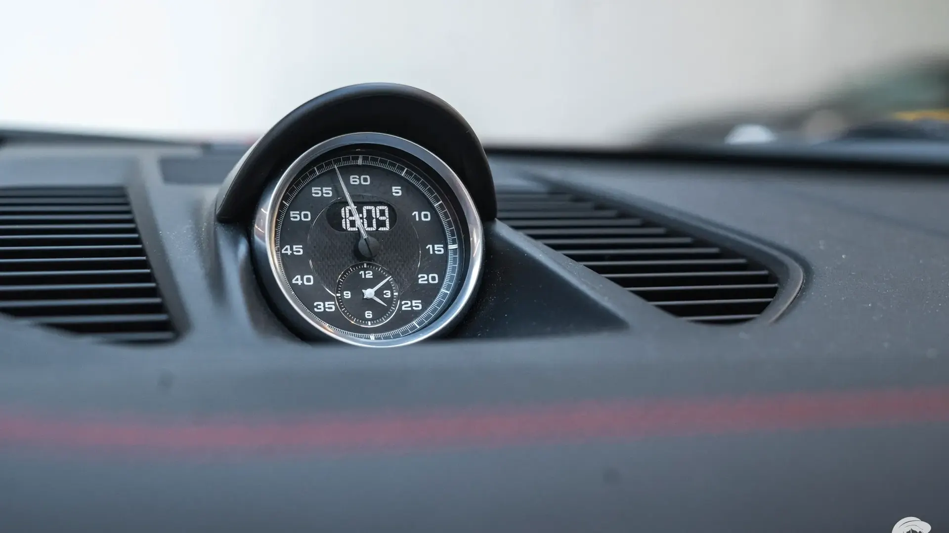 Porsche 911 — photo 18