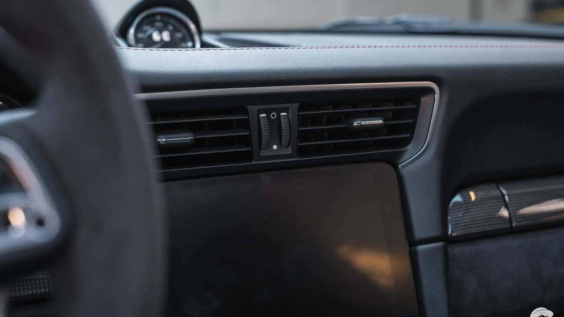Porsche 911 — photo 21