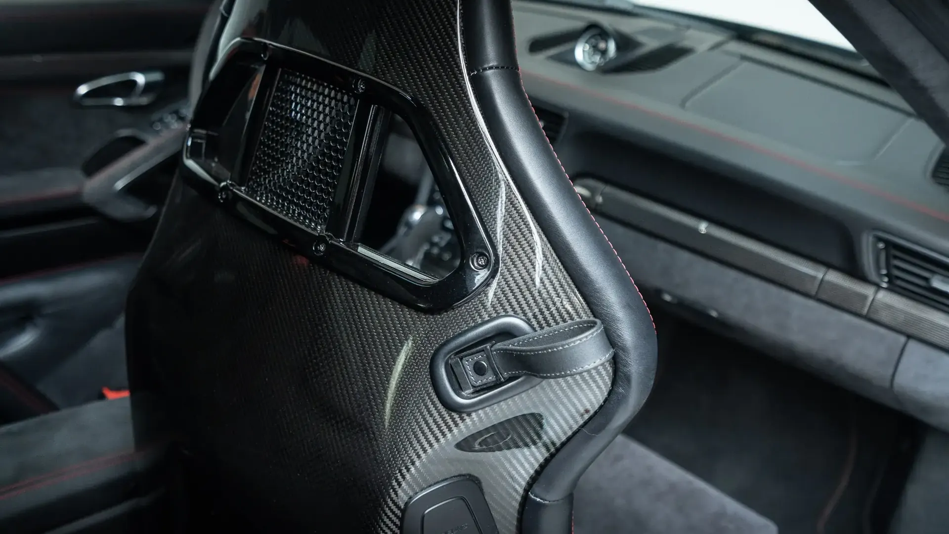 Porsche 911 — photo 31