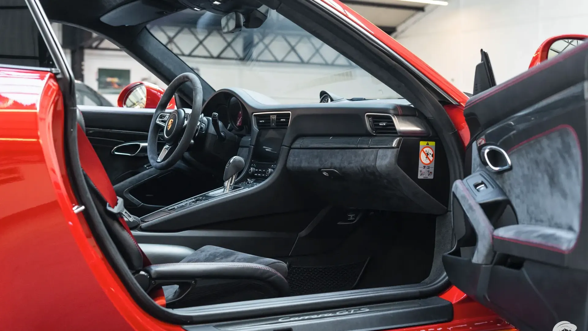 Porsche 911 — photo 14