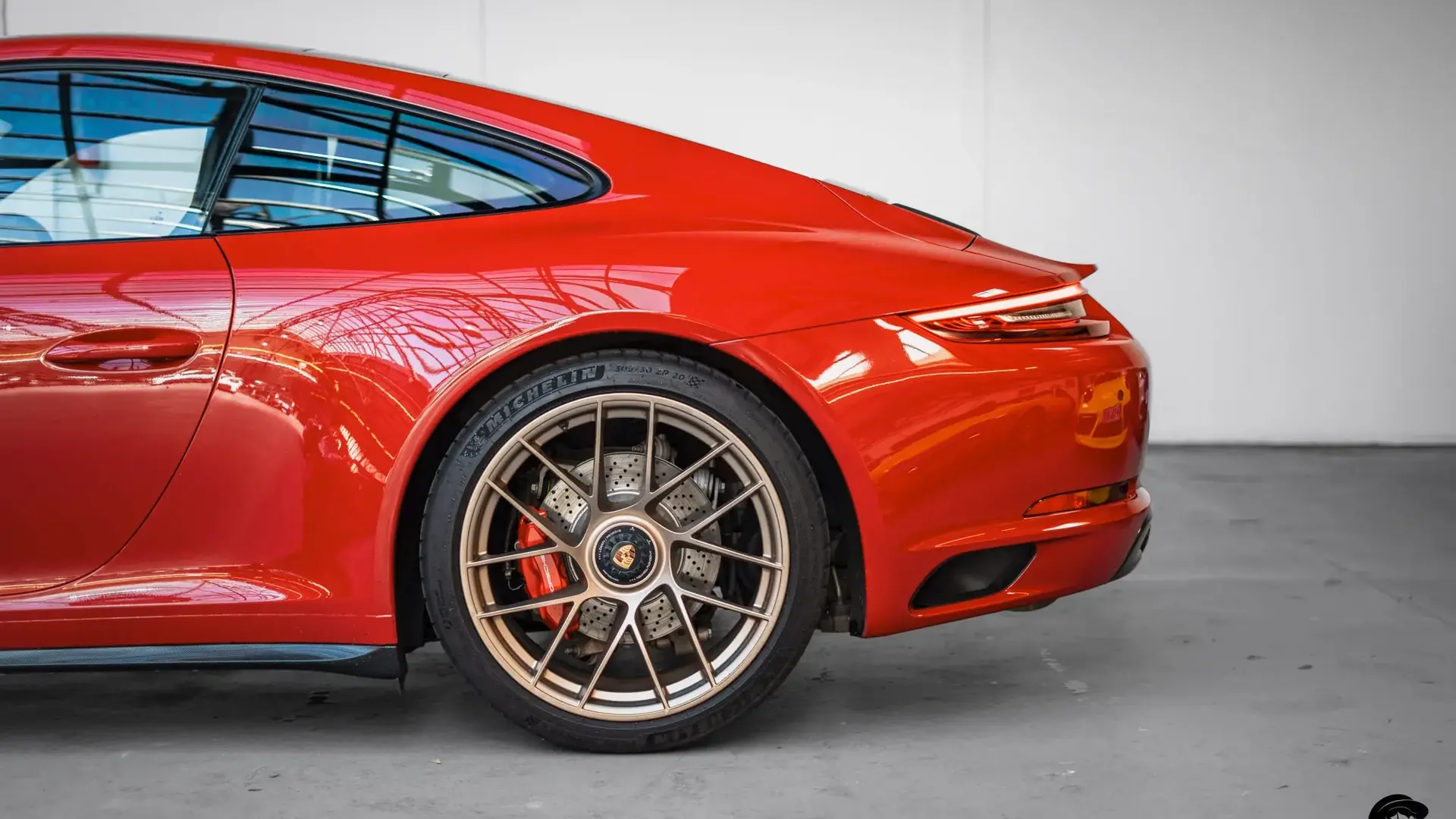Porsche 911 — photo 8