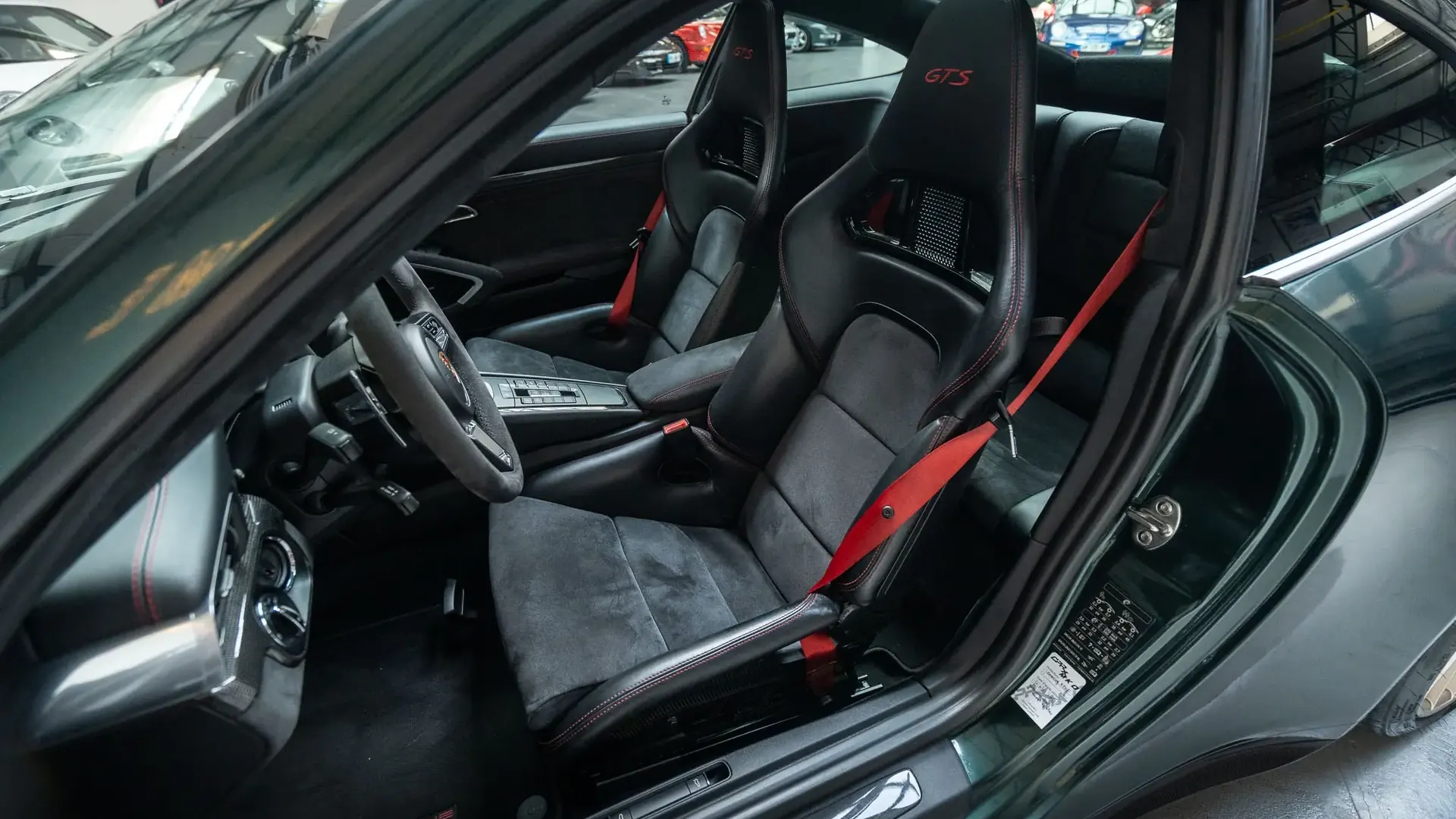 Porsche 911 — photo 25