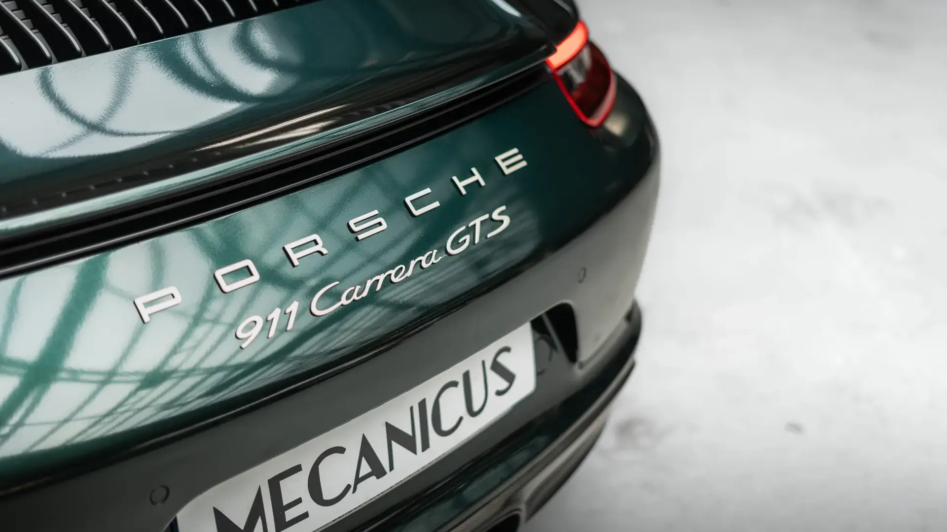 Porsche 911 — photo 47