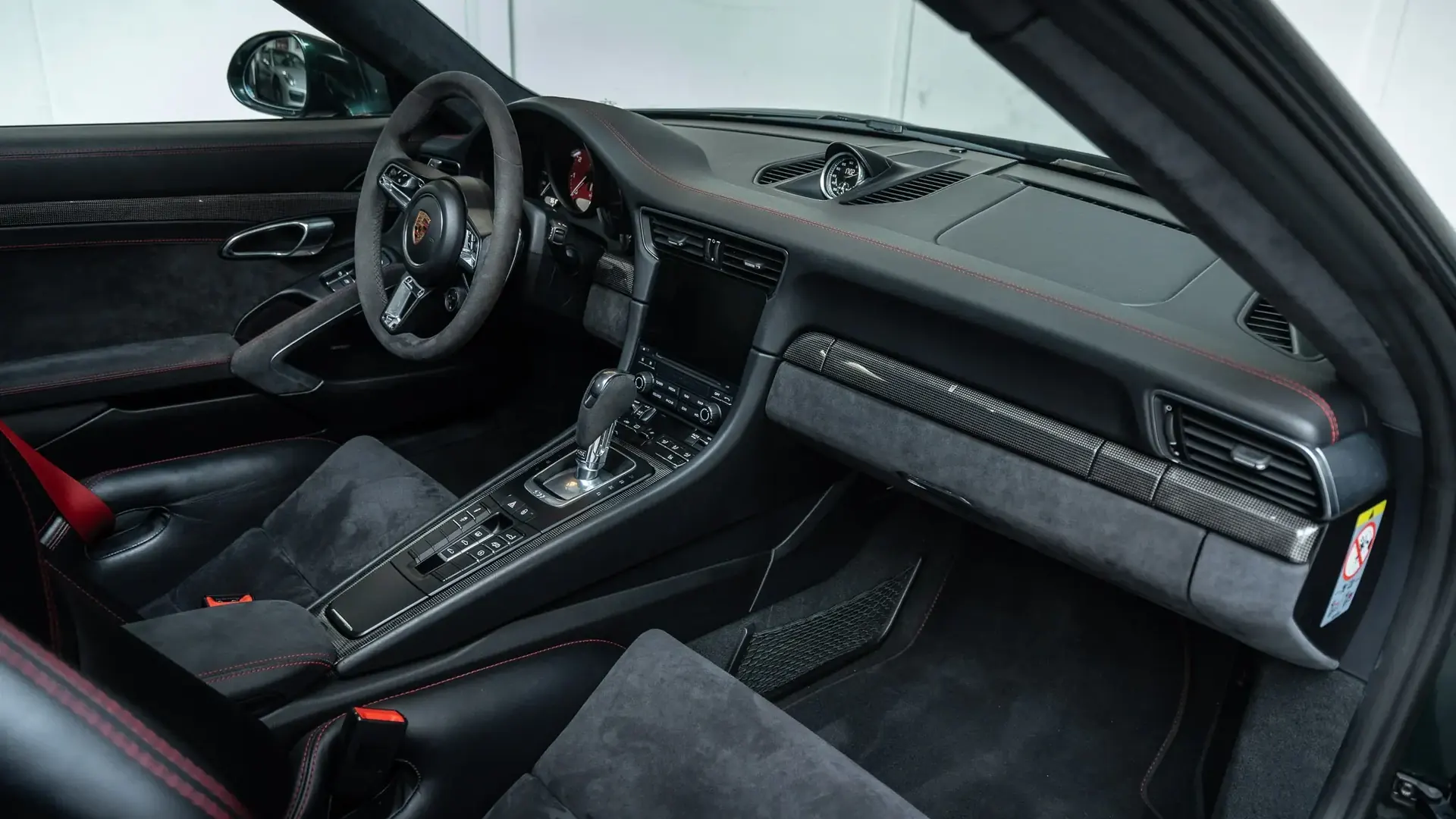 Porsche 911 — photo 32
