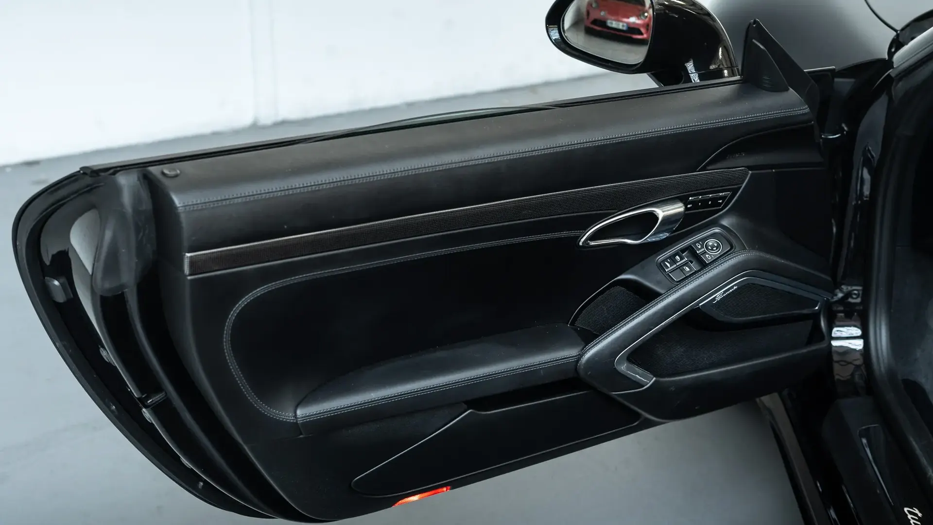 Porsche 911 — photo 27