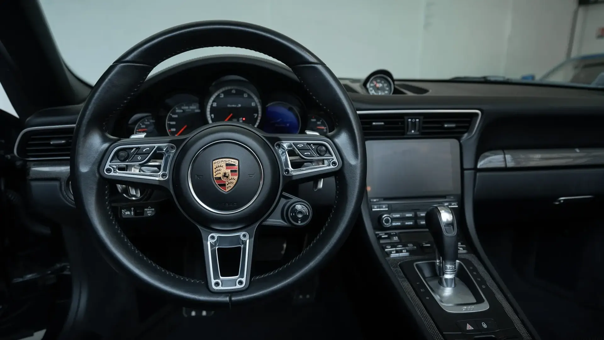 Porsche 911 — photo 13