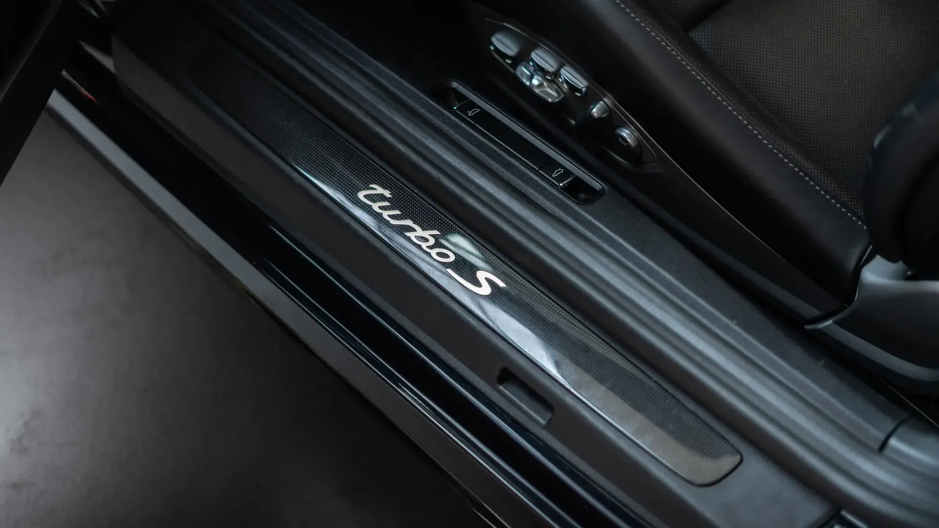 Porsche 911 — photo 33