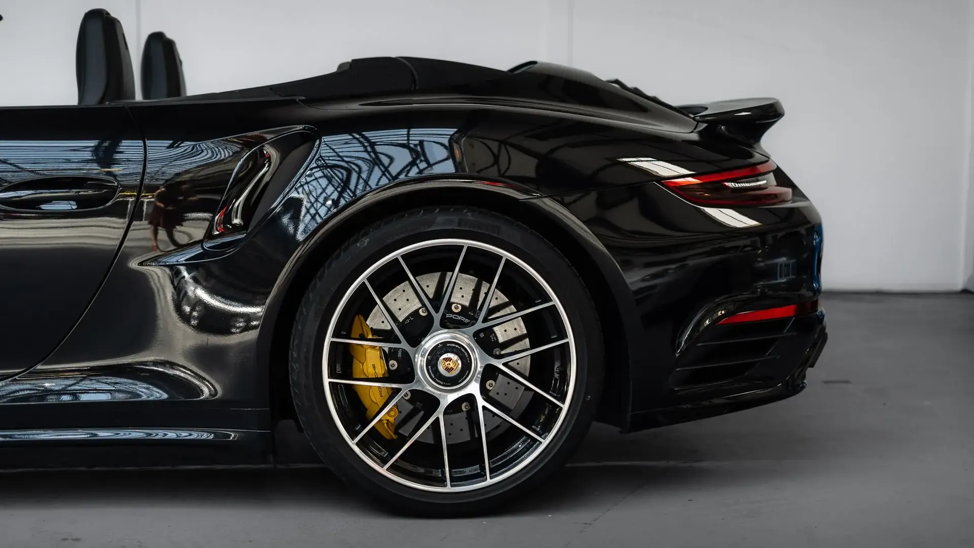 Porsche 911 — photo 9
