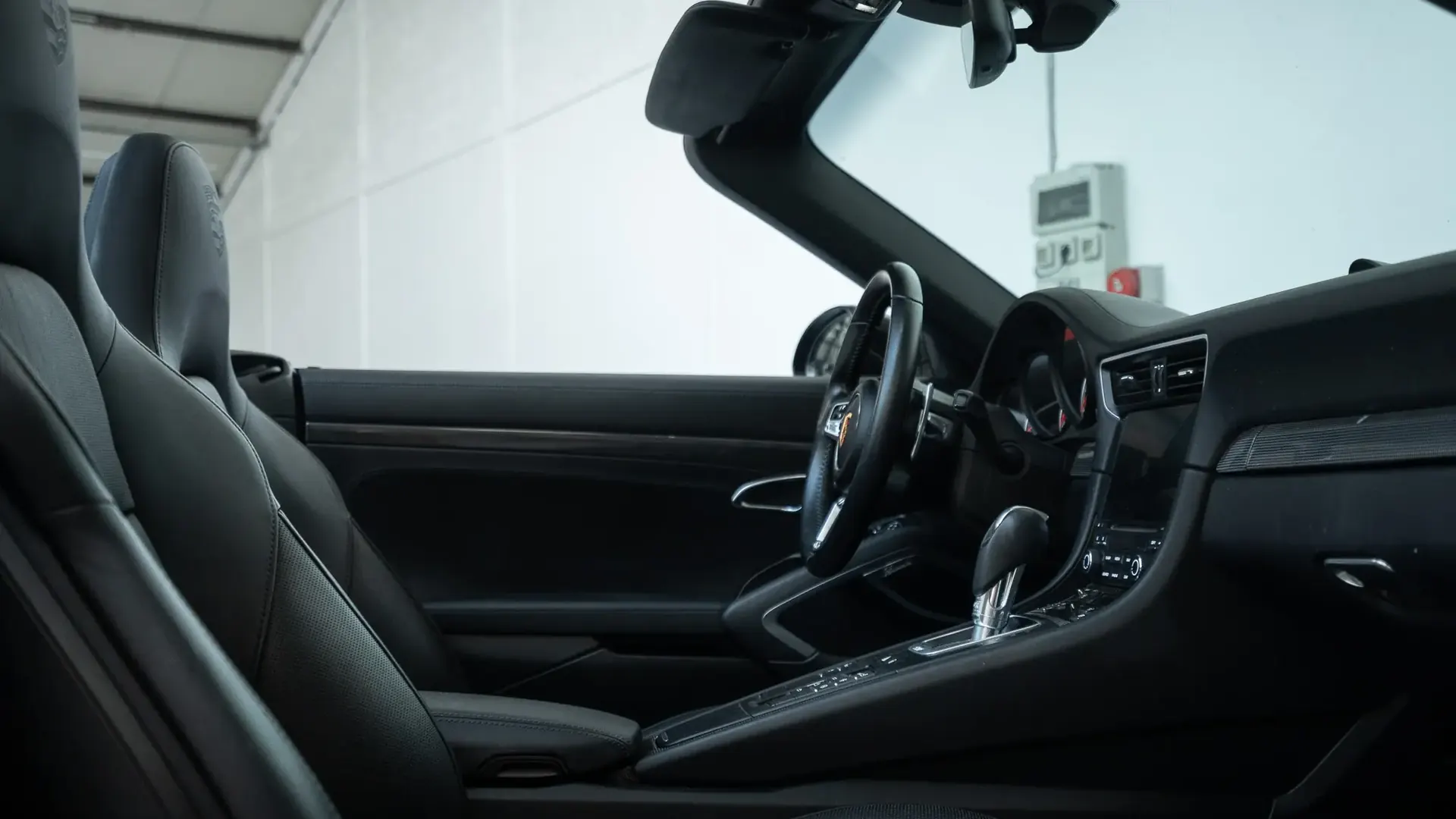 Porsche 911 — photo 31