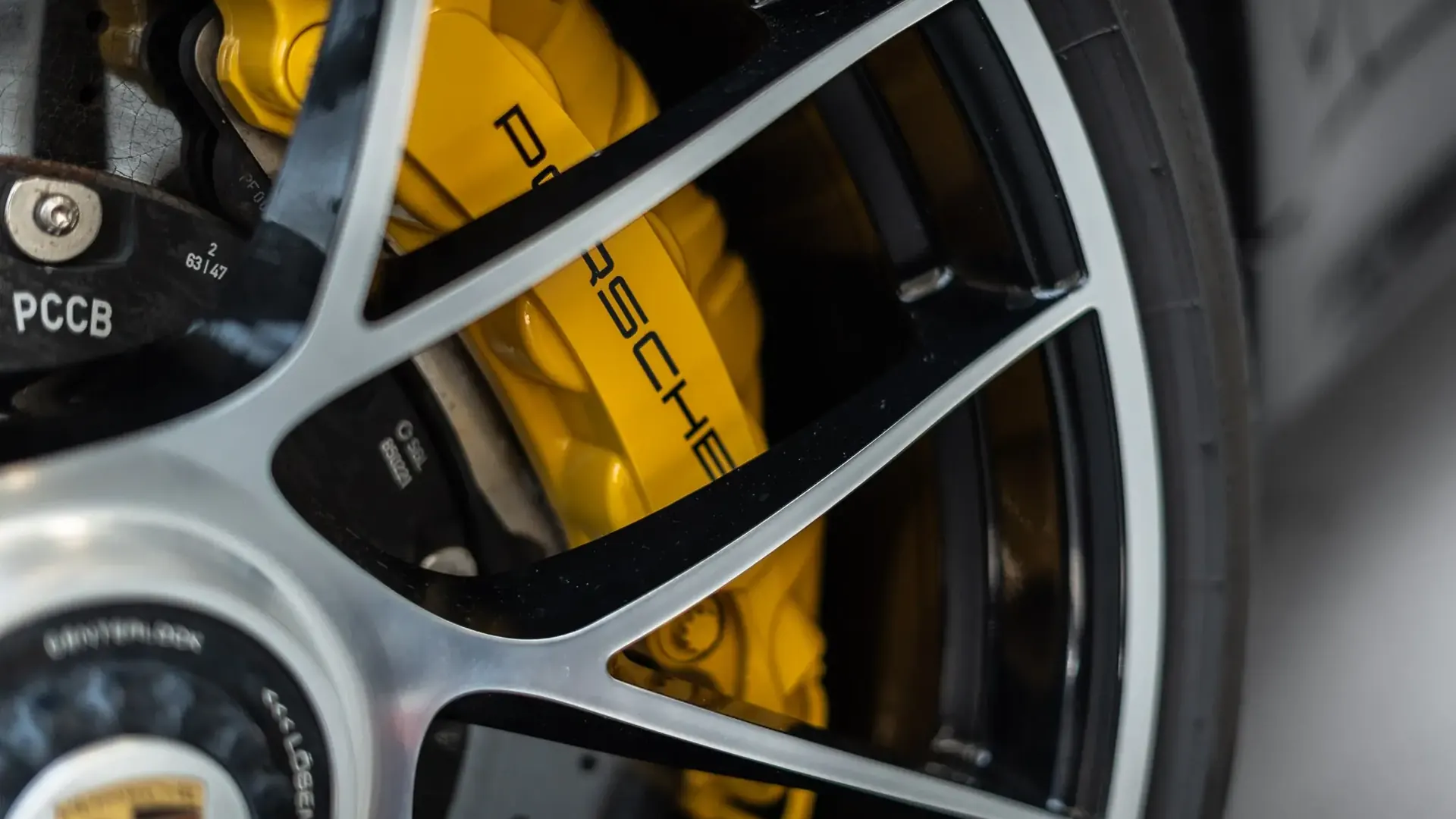 Porsche 911 — photo 38