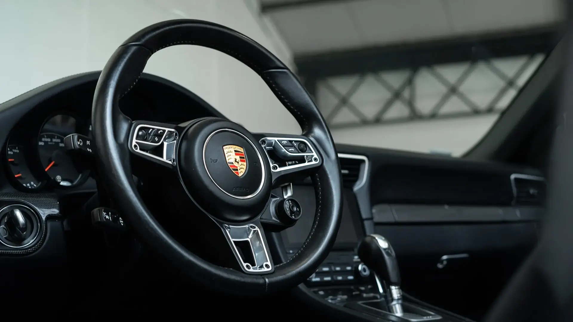 Porsche 911 — photo 24