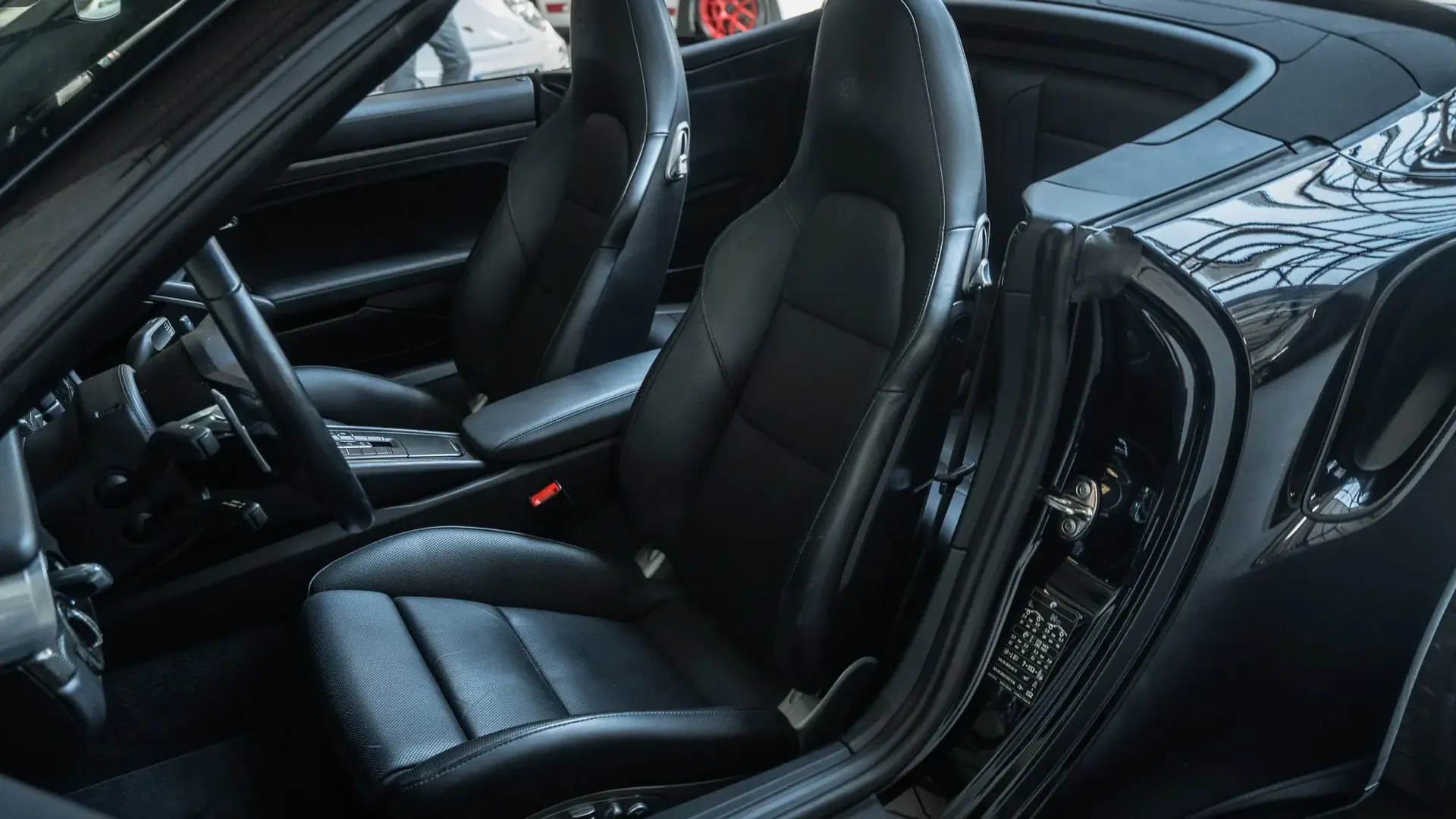Porsche 911 — photo 12