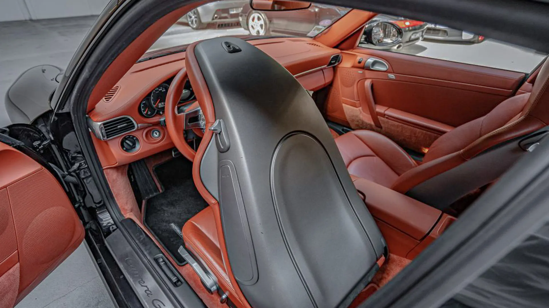 Porsche 911 — photo 16