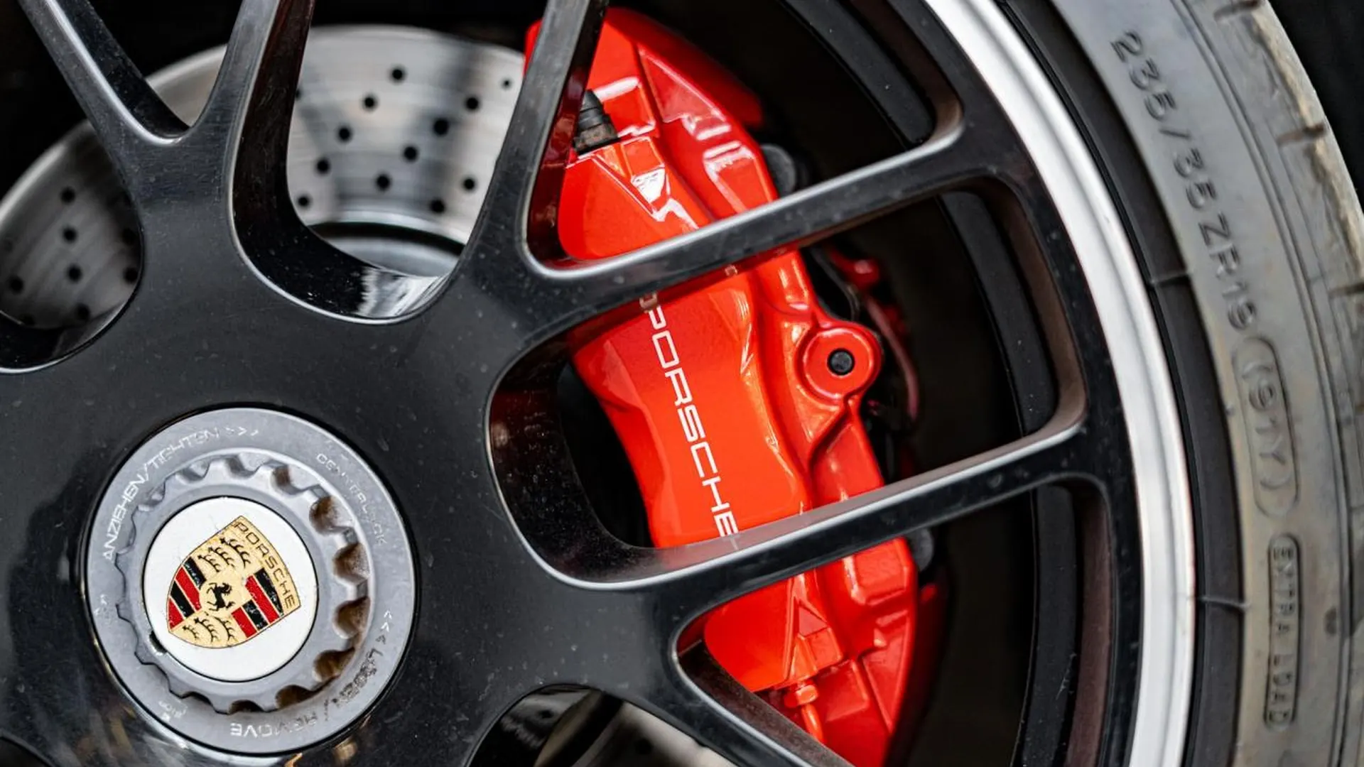 Porsche 911 — photo 28