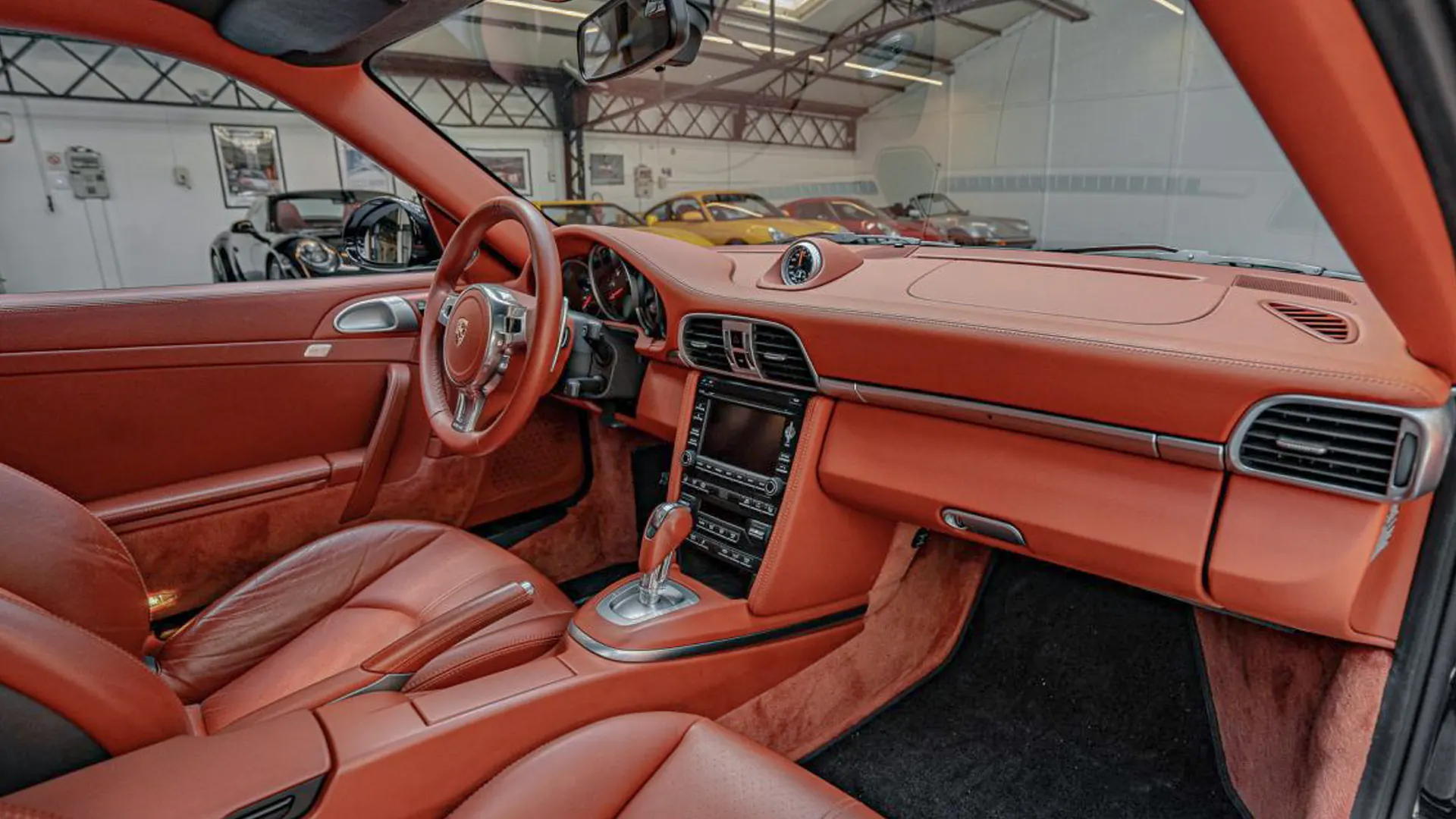 Porsche 911 — photo 13