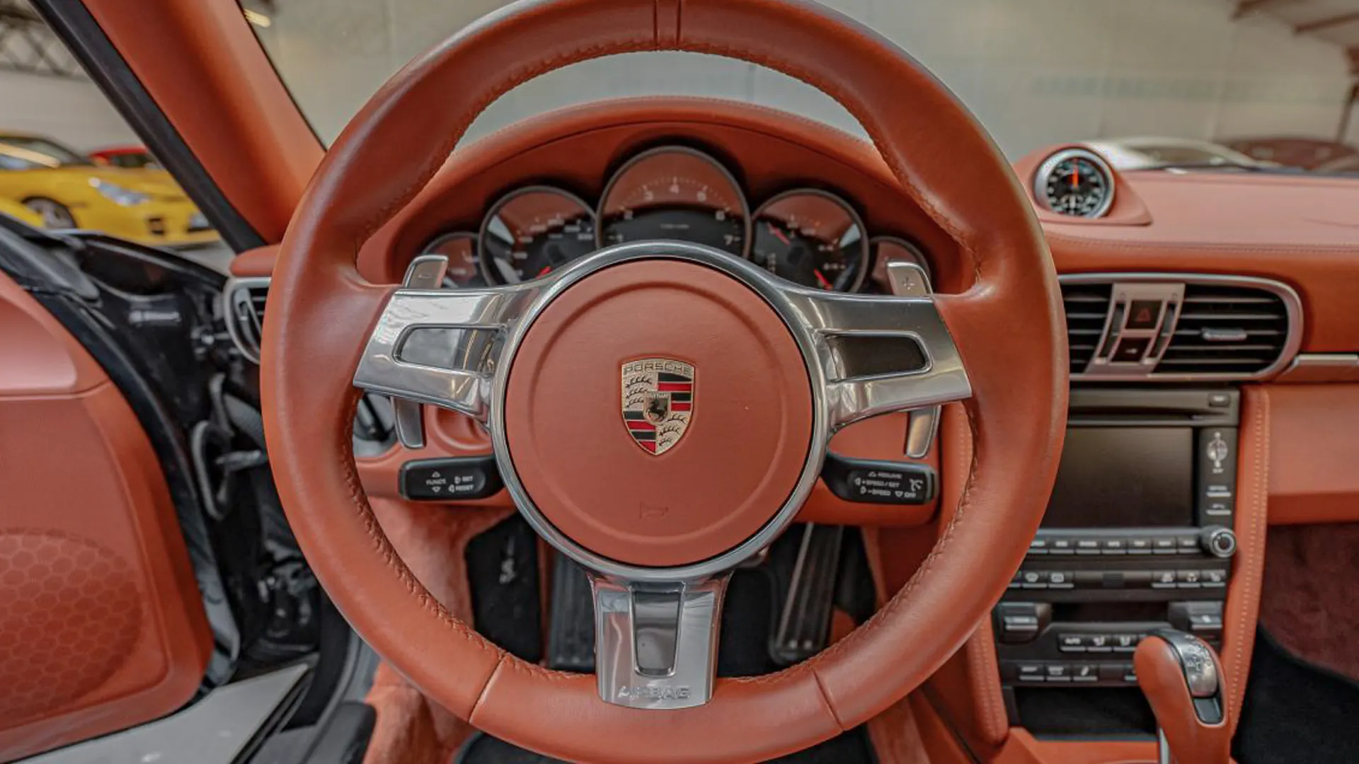 Porsche 911 — photo 11