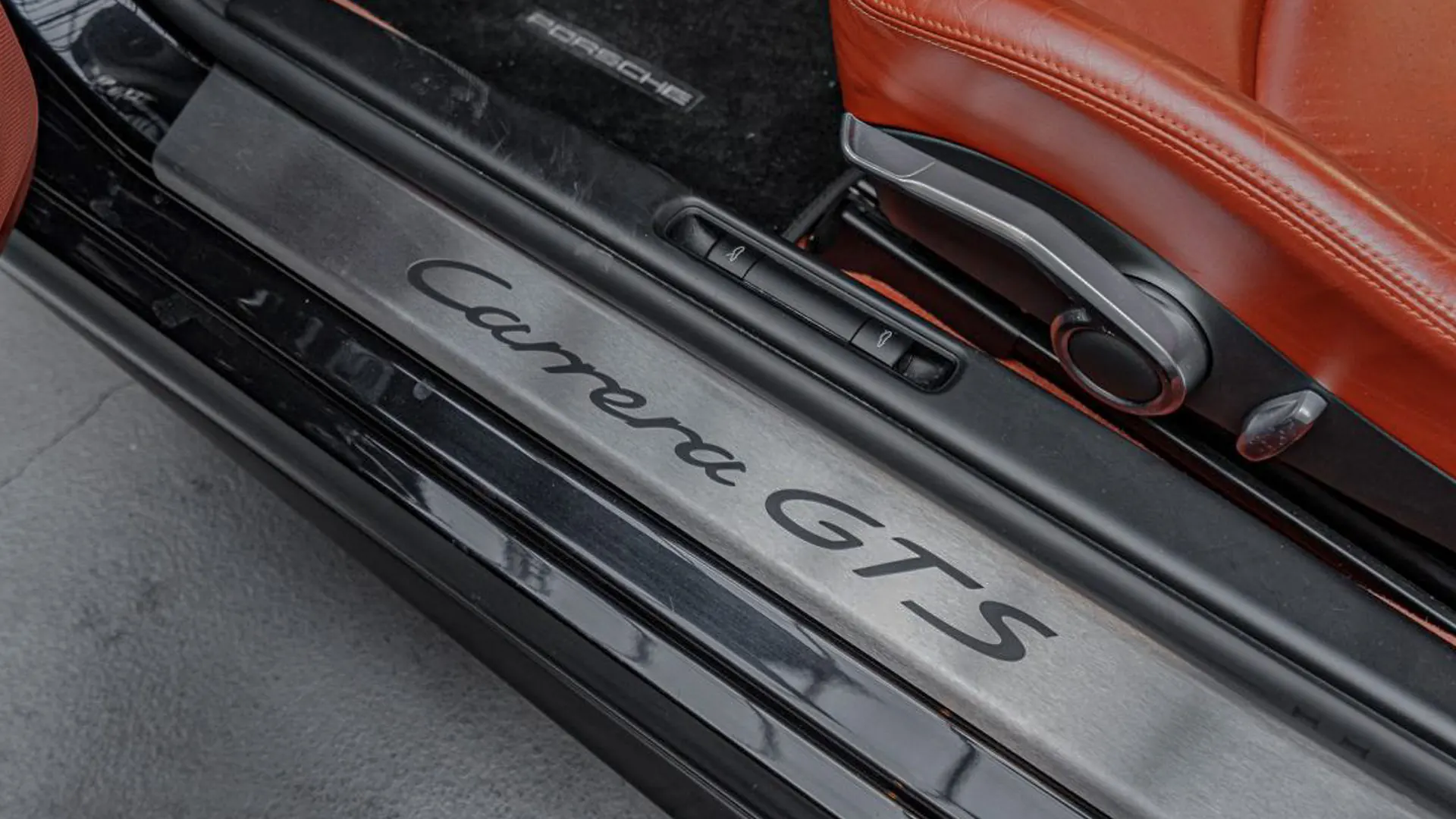 Porsche 911 — photo 24