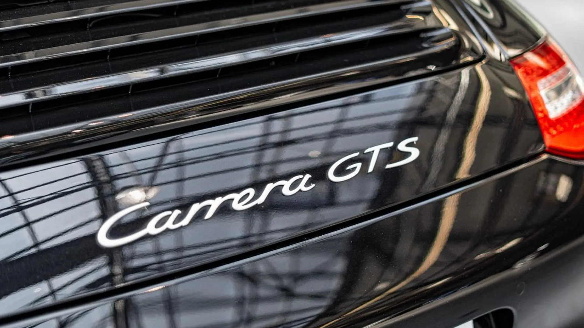 Porsche 911 — photo 26