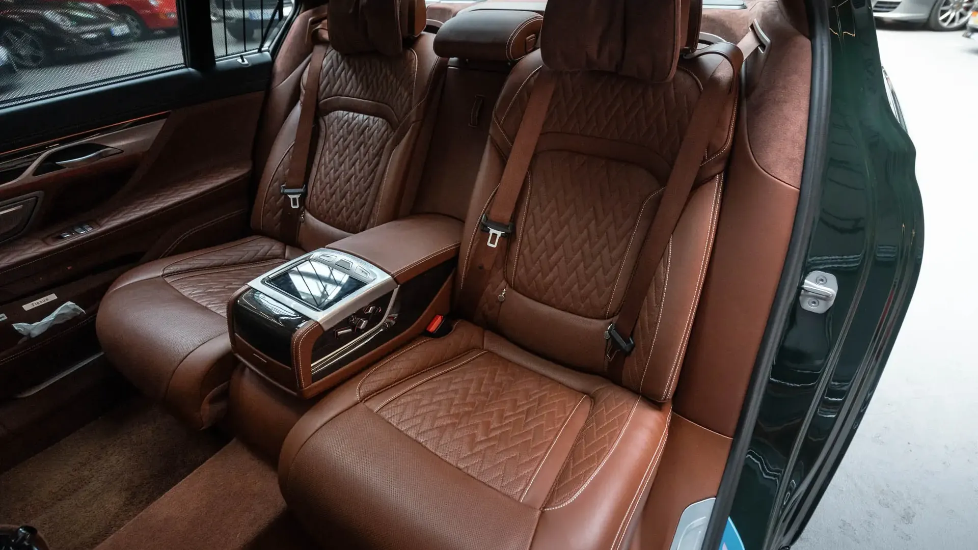 BMW 745Le — photo 16