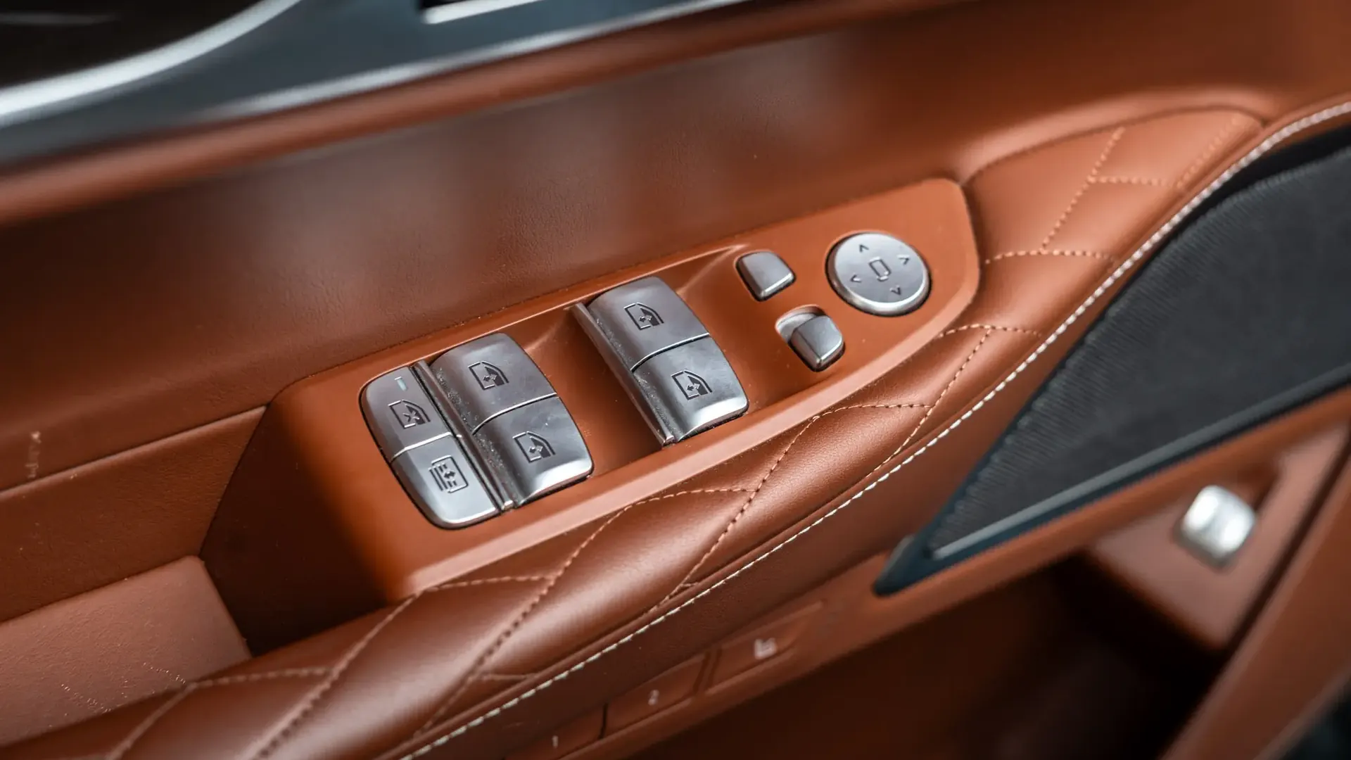 BMW 745Le — photo 25