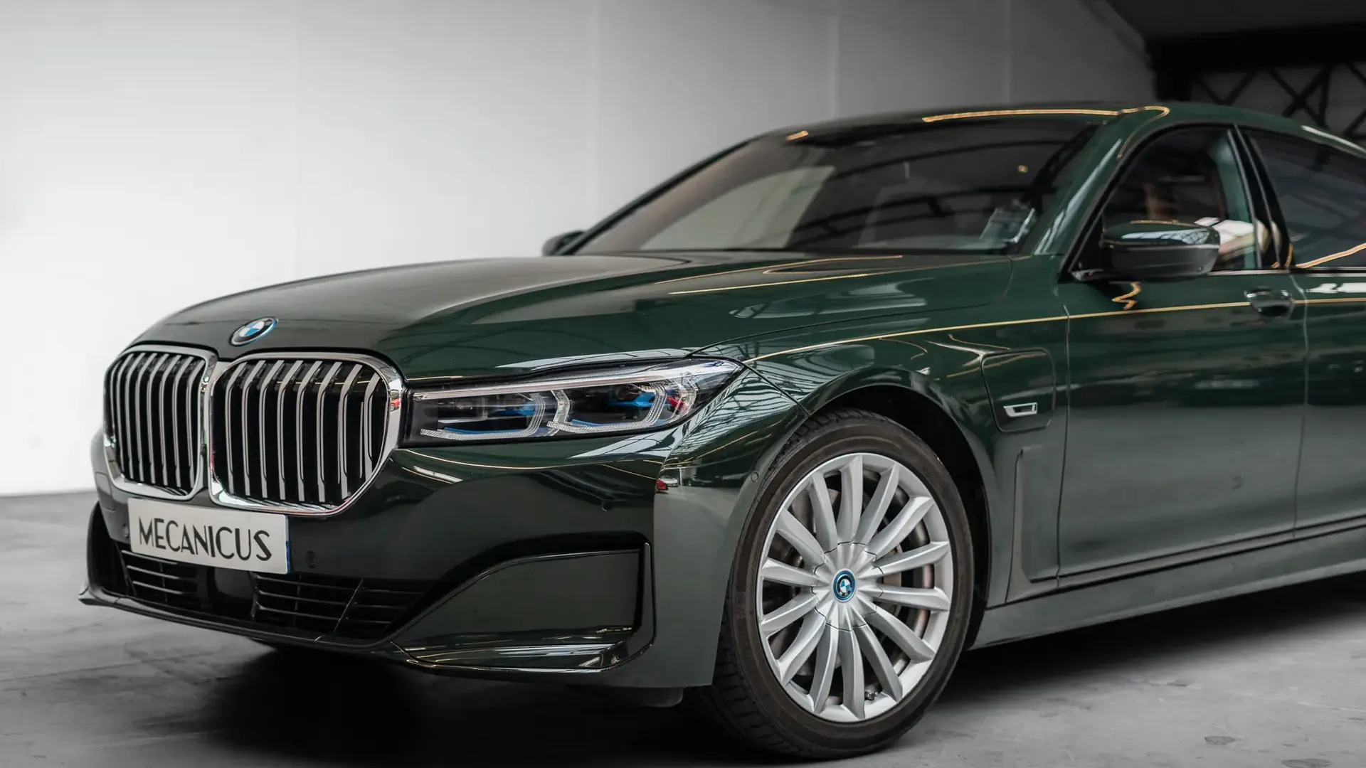 BMW 745Le — photo 33