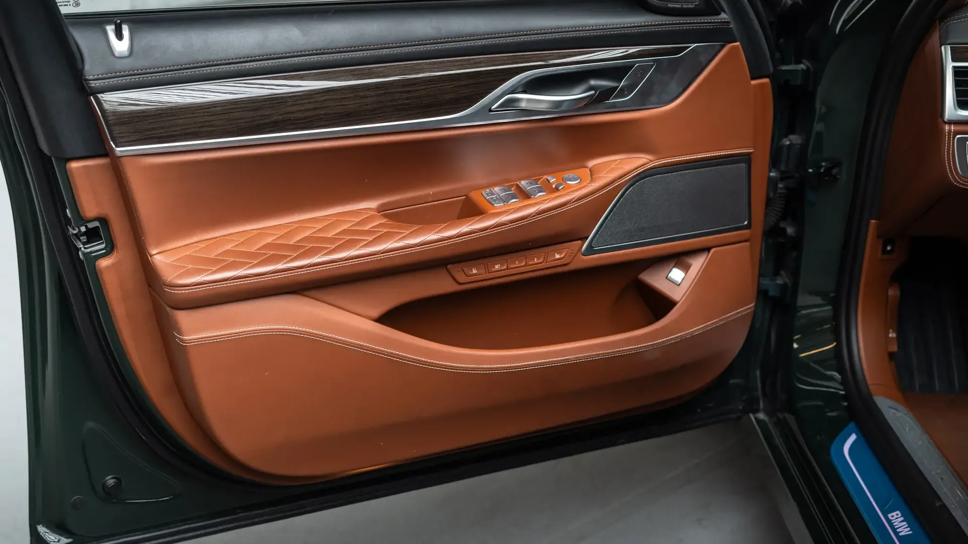 BMW 745Le — photo 29