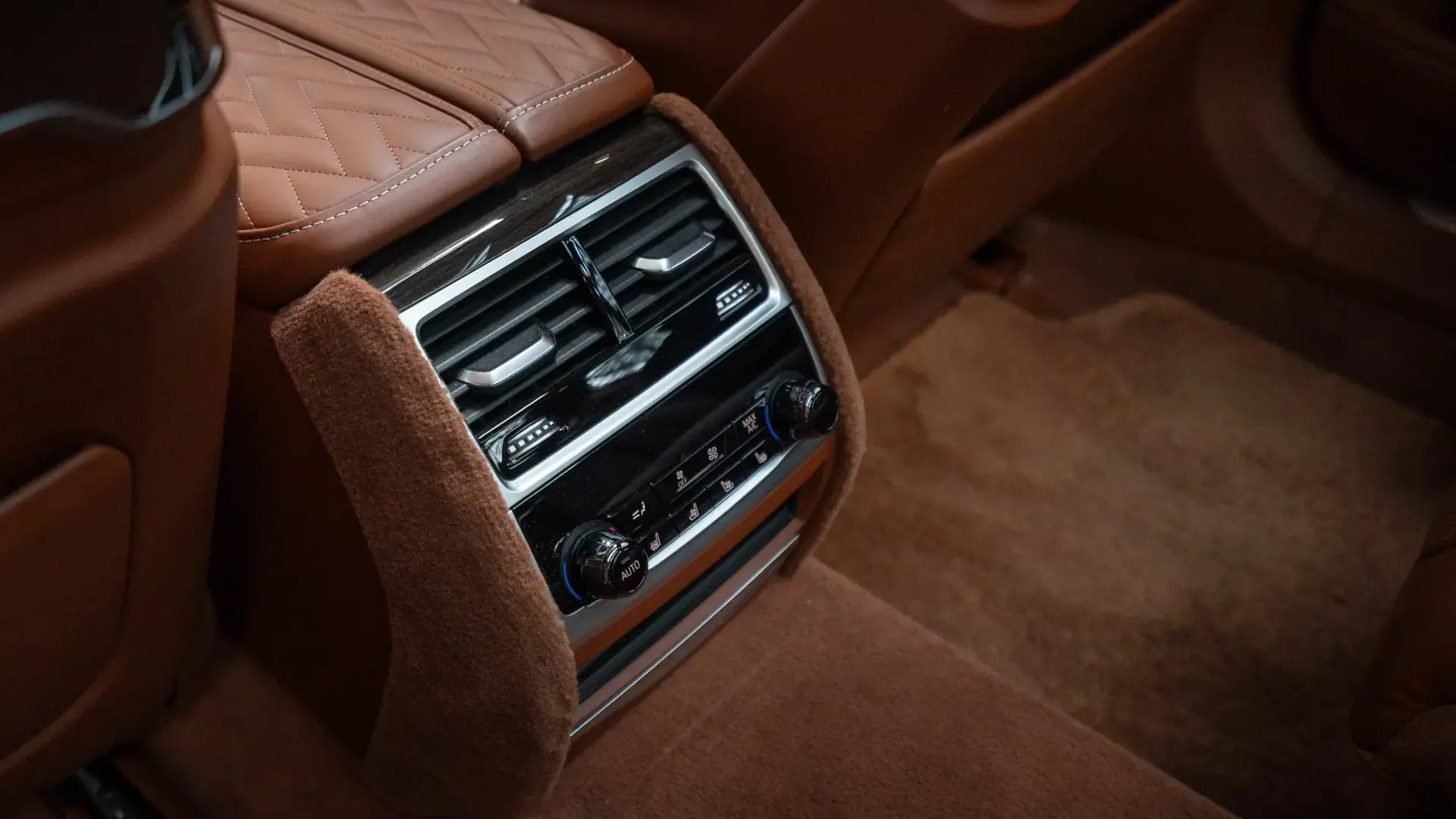 BMW 745Le — photo 24