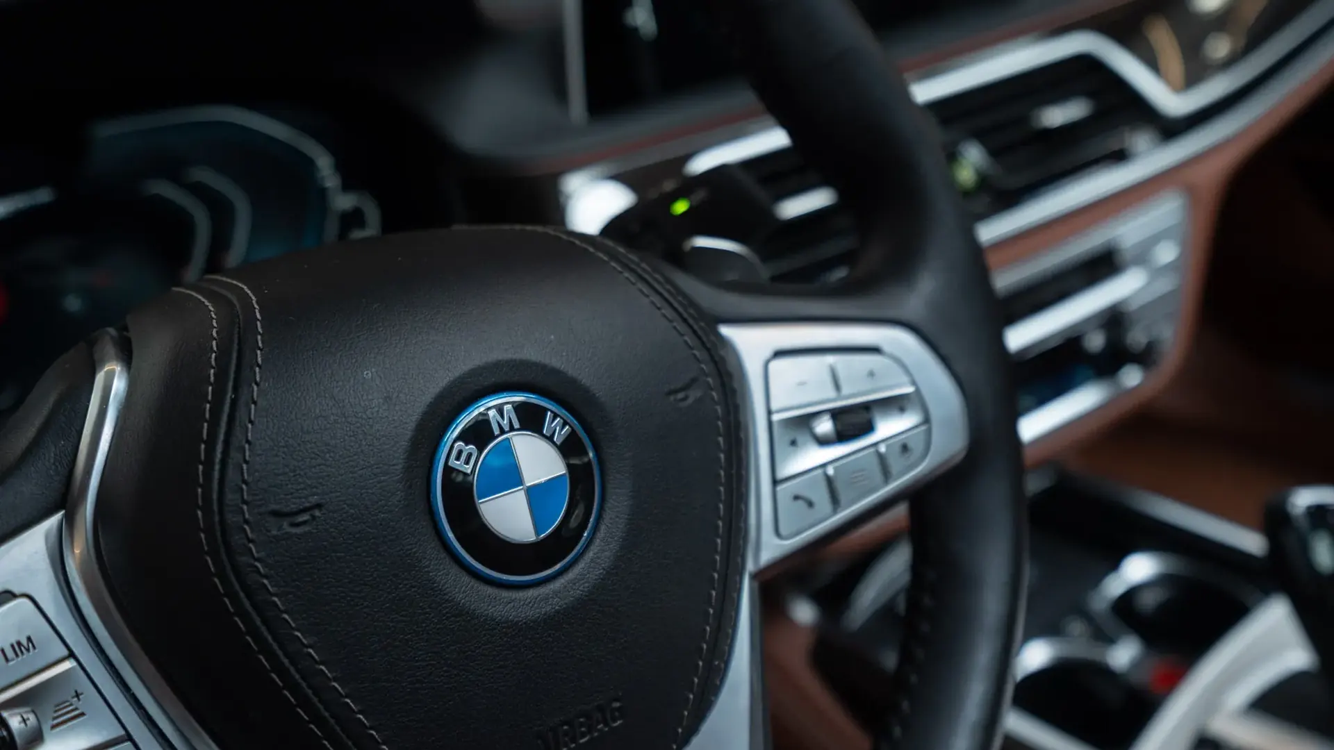 BMW 745Le — photo 18